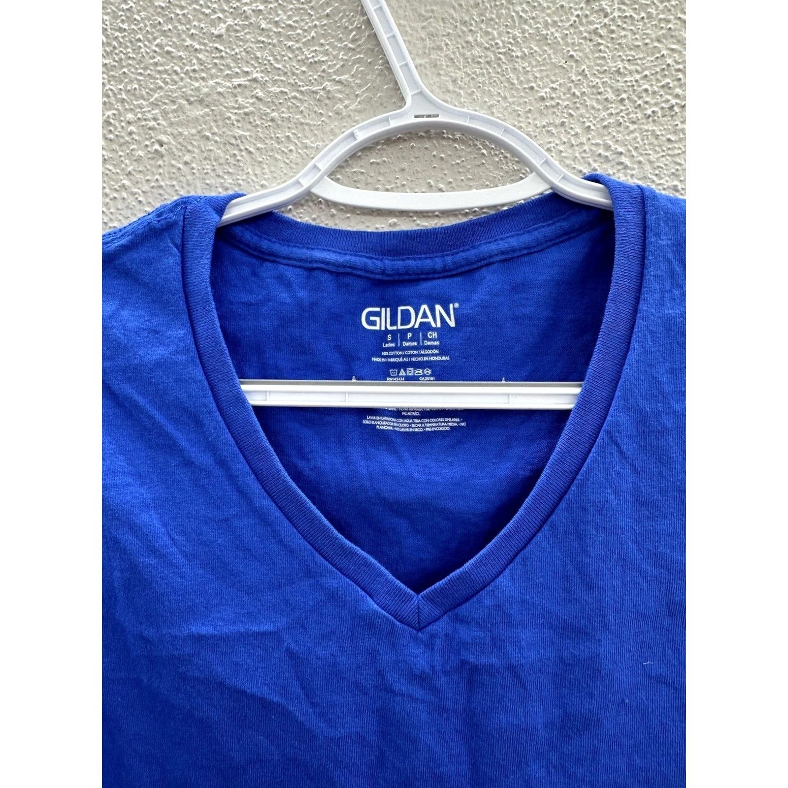 Gildan Womens Gildan Shirt Blue Short Sleeve V-Neck Size Small Ladies Shirt Regular Fit Casual Top USA Theme Womens Size S / US 4 / IT 40 - 2 Thumbnail