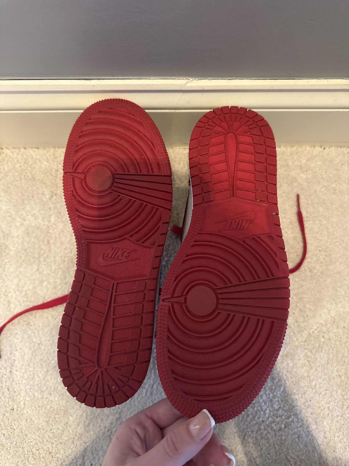 Nike Jordan 1 Retro High Bloodline Size US 5 / EU 37 - 3 Thumbnail