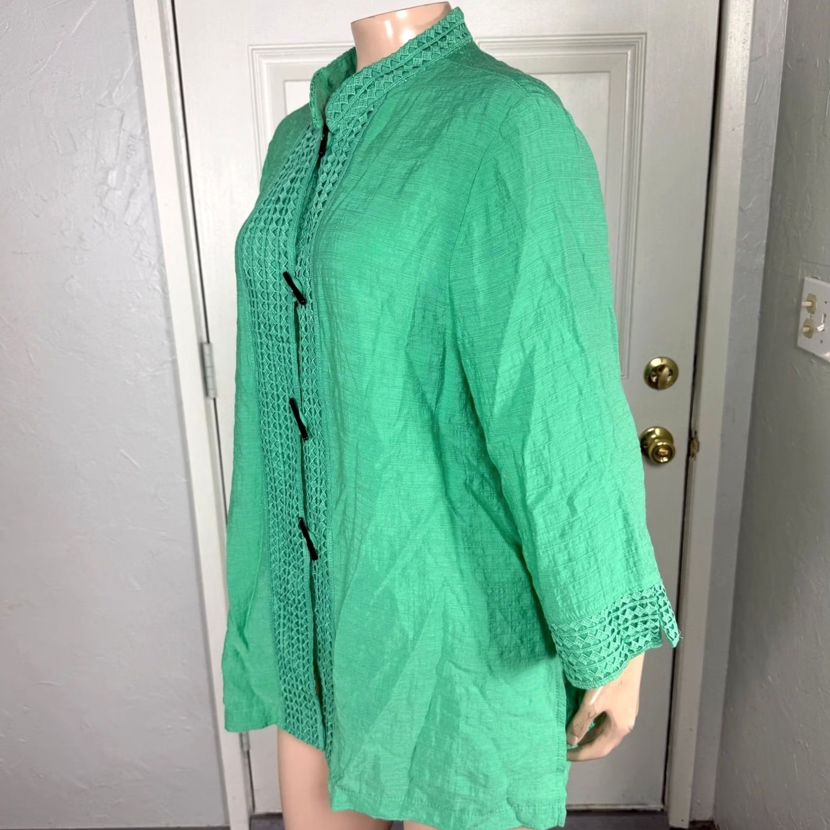 Vintage Moonlight Fashion Design Women's Blouse One Size Button Rayon Solid Green Crew Neck 3/4 Sleeve Casual All Seasons Vintage No Size ONE SIZE - 3 Thumbnail