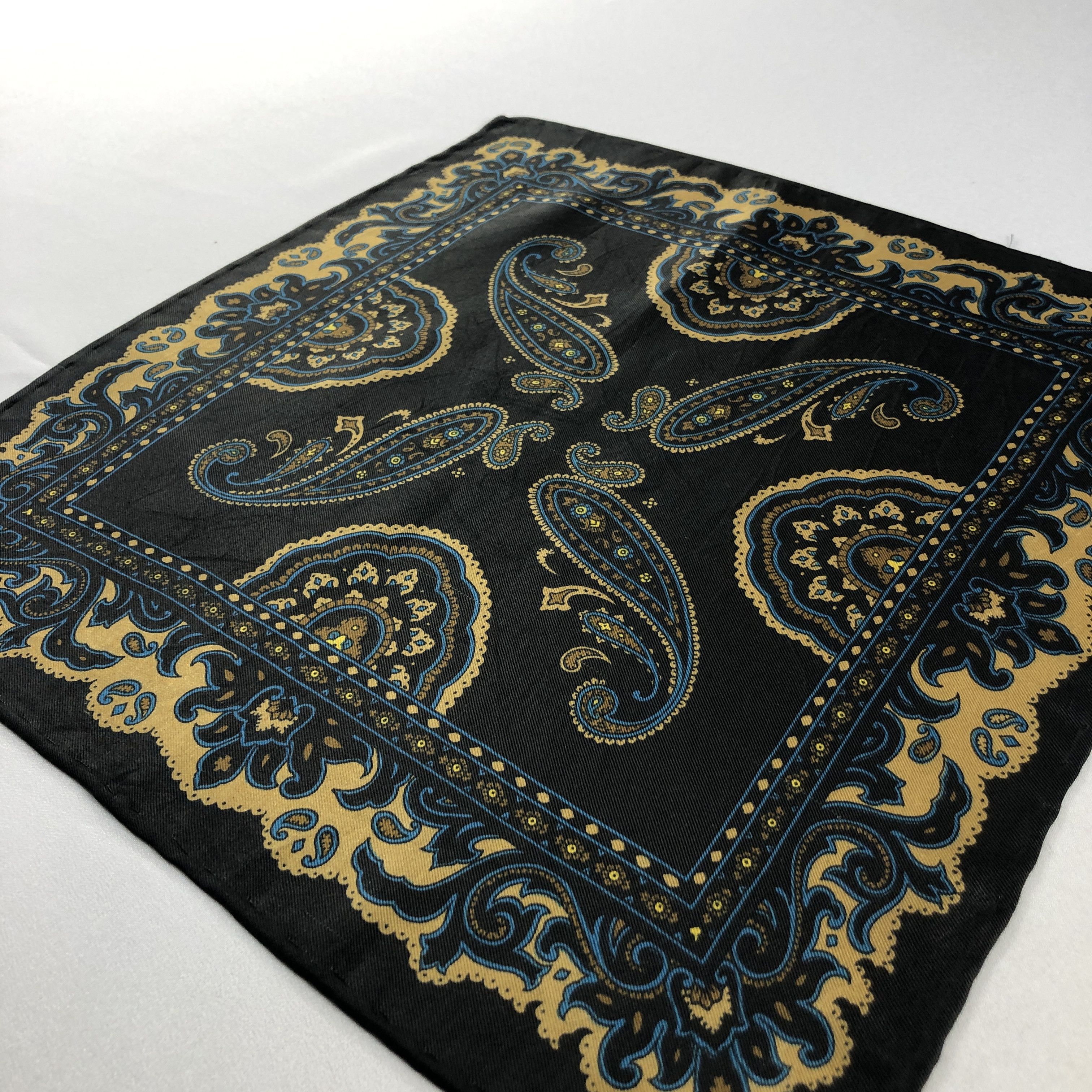 Vintage Vintage Paisley Silk Handkerchief Bandana H2569 Size ONE SIZE - 2 Thumbnail