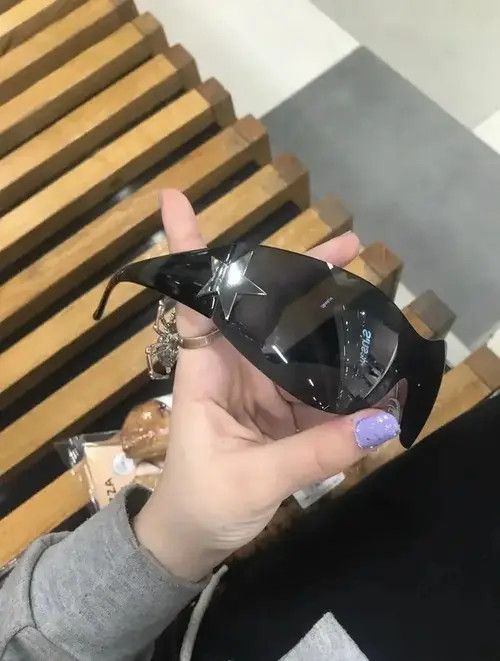 Electric Visual Black Frame Trendy Star Rimless Sunglasess Vintage y2k 90’s Size ONE SIZE - 3 Thumbnail