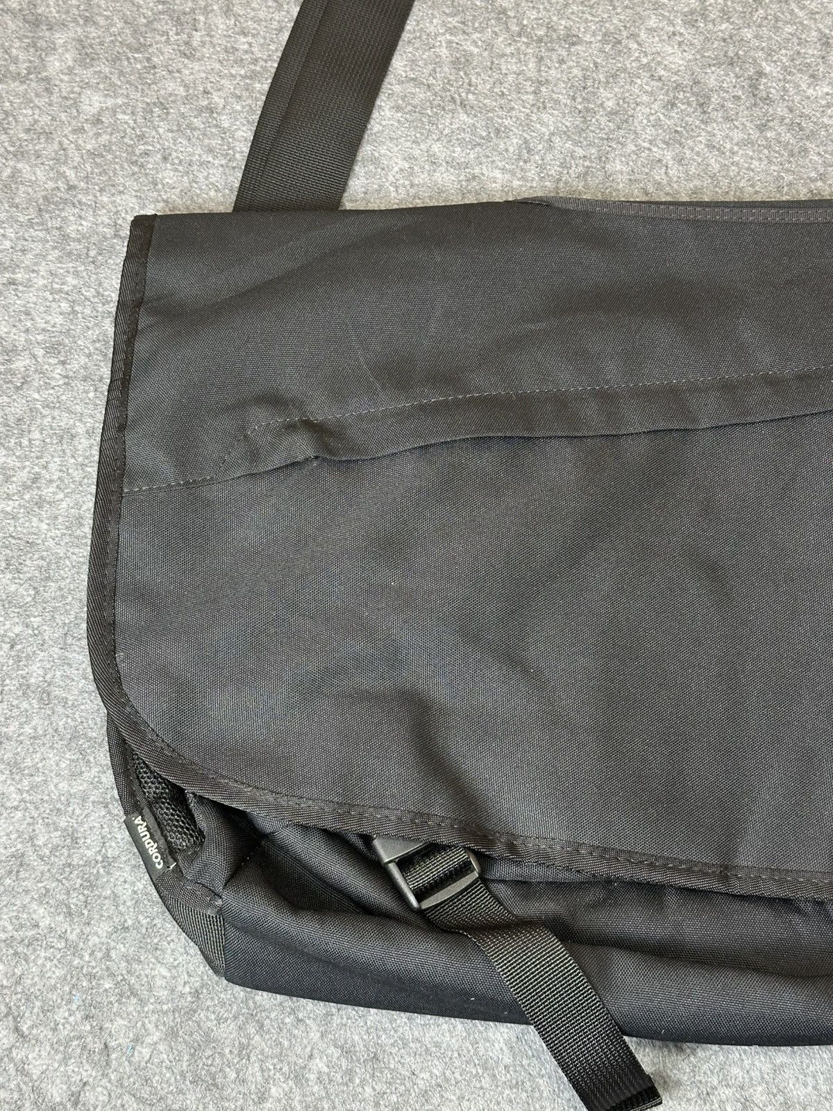 Nike Nike Cordura messenger bag with an adjustable strap. Size ONE SIZE - 3 Thumbnail
