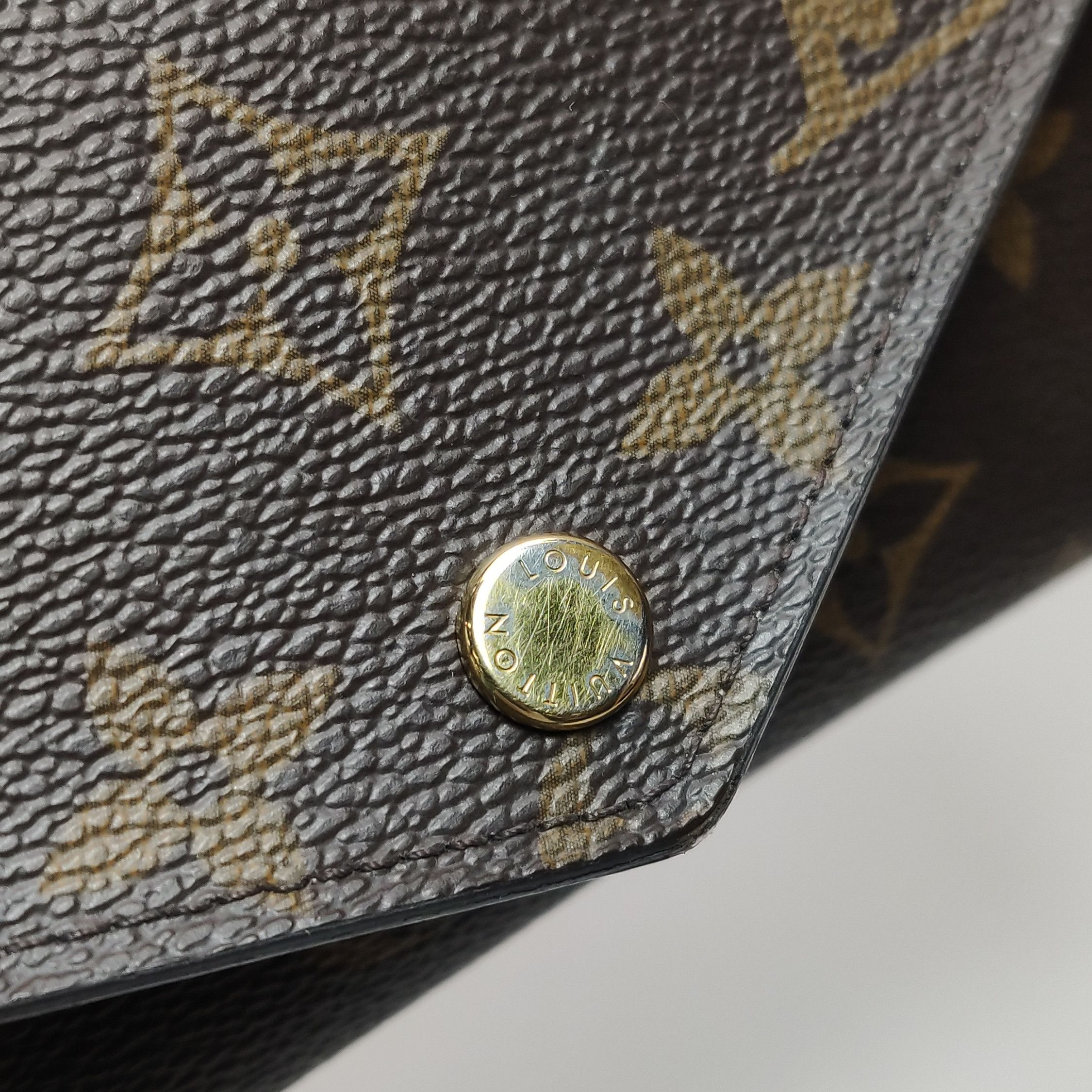 Louis Vuitton Louis Vuitton (LV) Jeanne leather Monogram print snap butto Size ONE SIZE - 5 Thumbnail