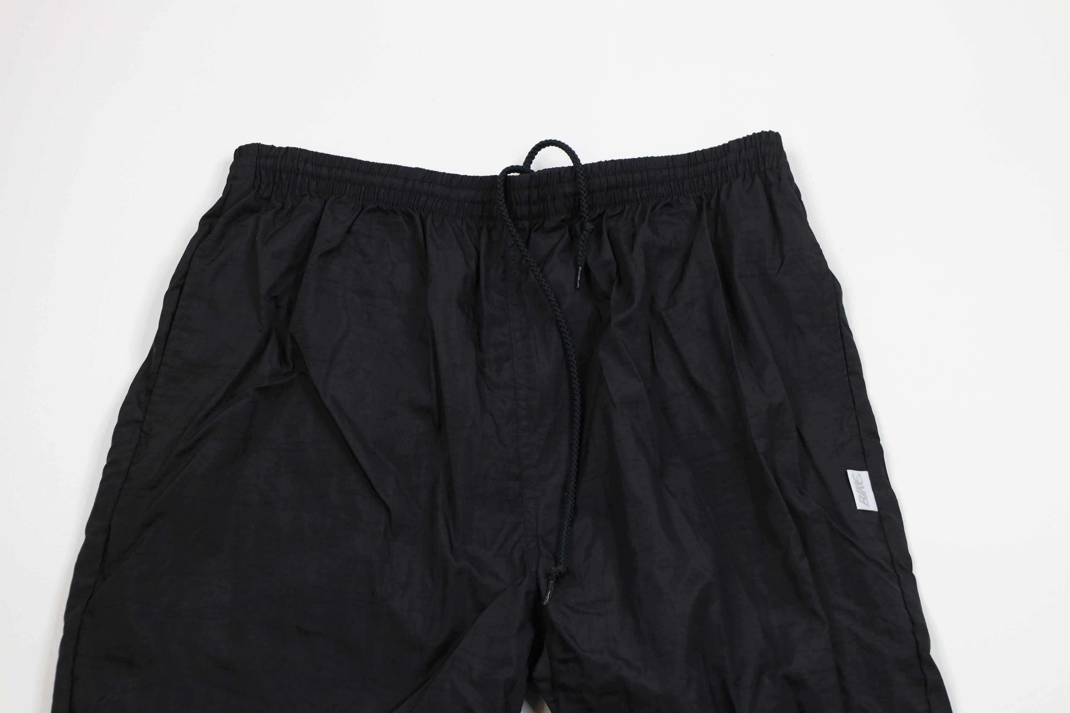Vintage Vintage 90s Streetwear Nylon Windbreaker Joggers Pants Black Size US 36 / EU 52 - 2 Thumbnail