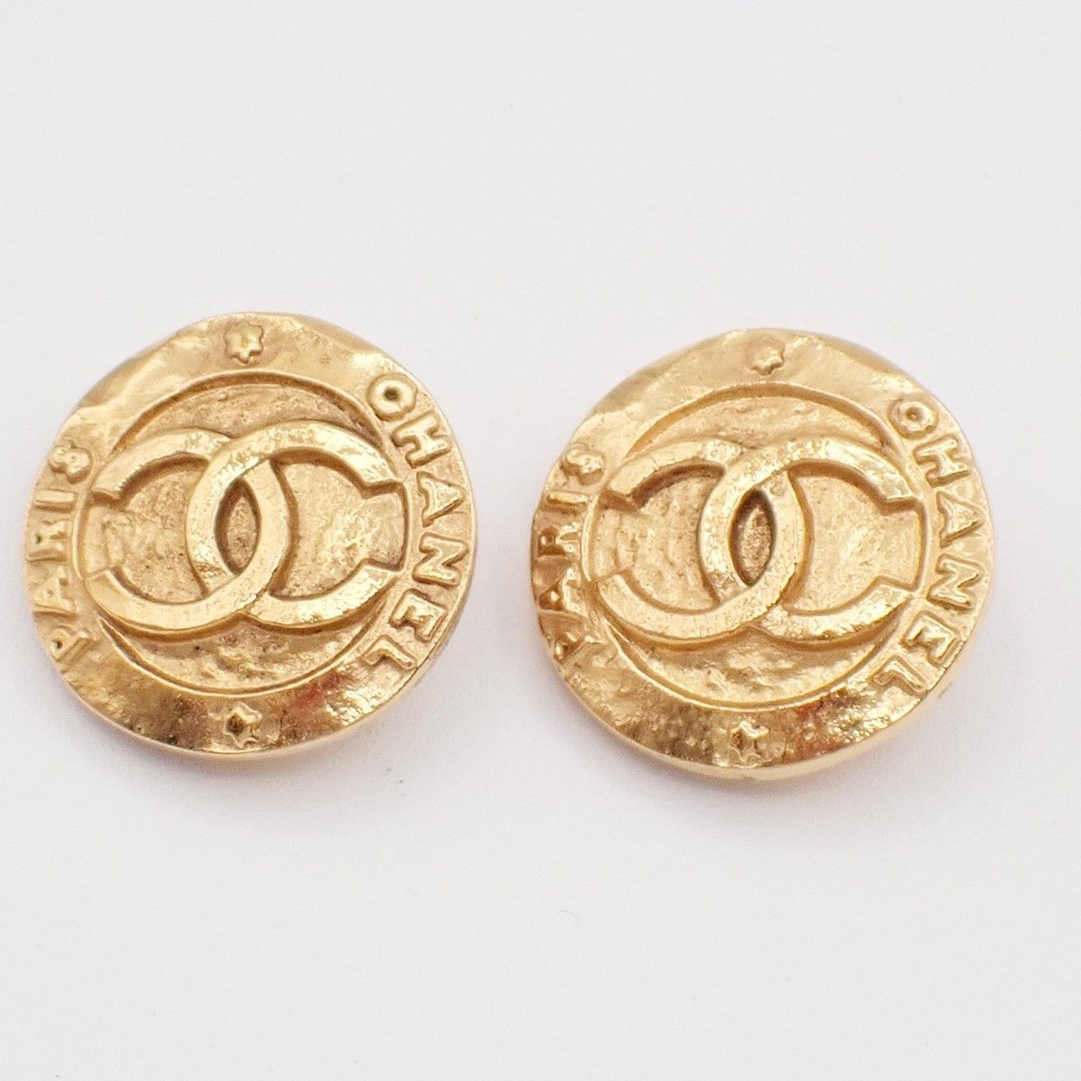 Chanel Chanel Vintage CC Round Button Clip-On Earrings Metal Size ONE SIZE - 1 Thumbnail