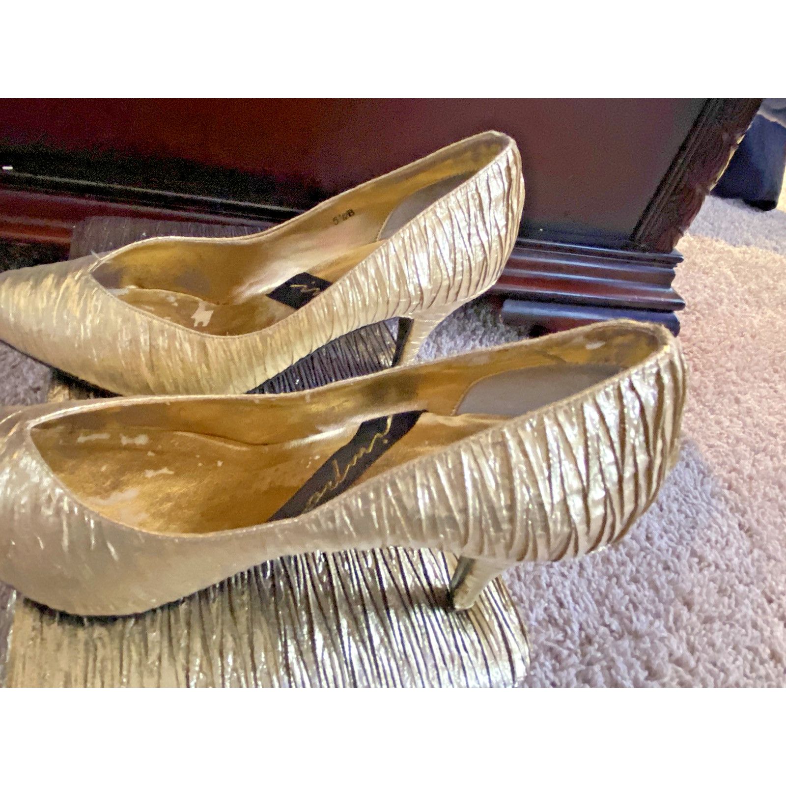 Imperious Vintage Impo Gold Heels sz 5.5 with matching box and bows Size US 5.5 / IT 35.5 - 6 Thumbnail