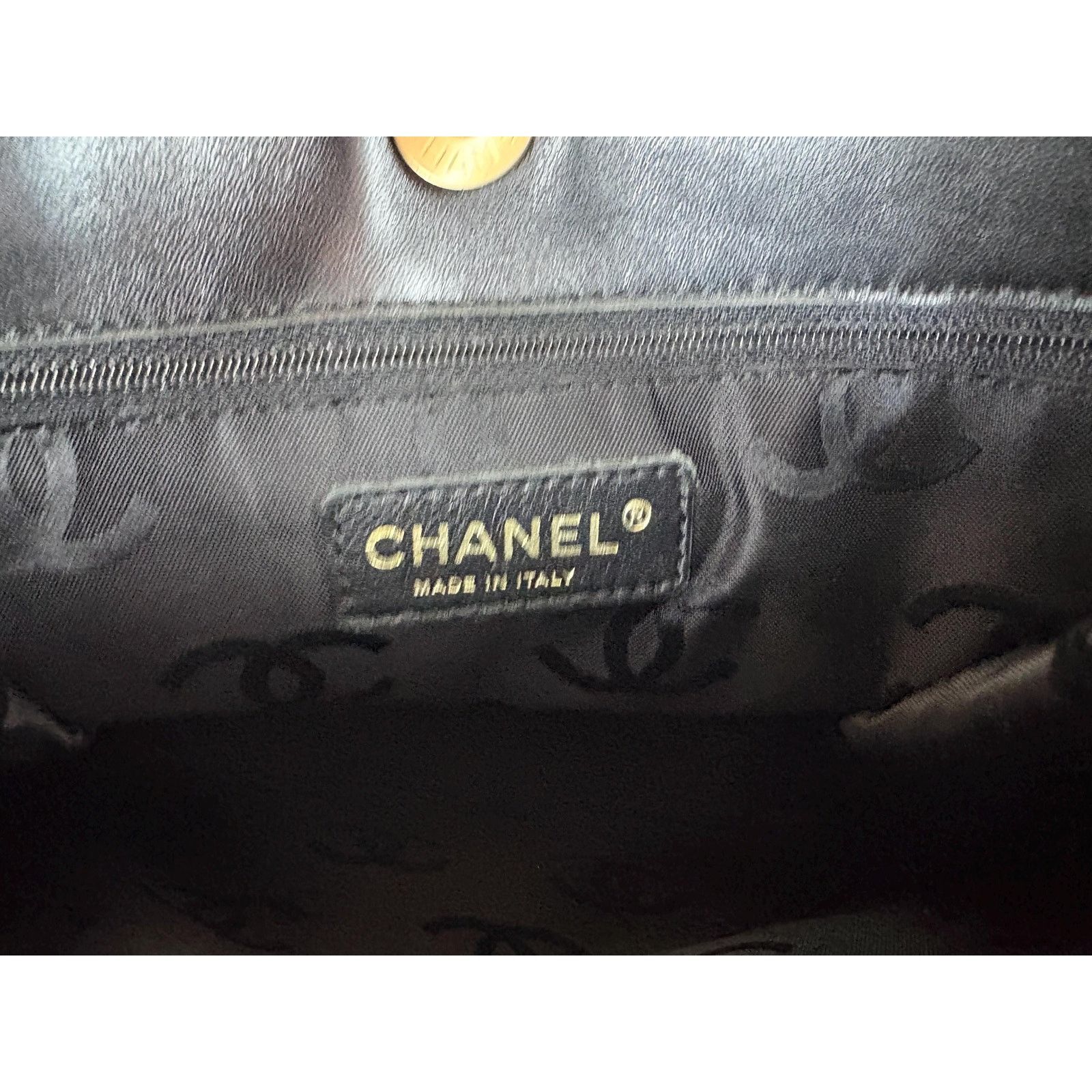 Chanel Authentic Chanel Vintage Patent Leather Camellia Tote Bag Size ONE SIZE - 11 Thumbnail