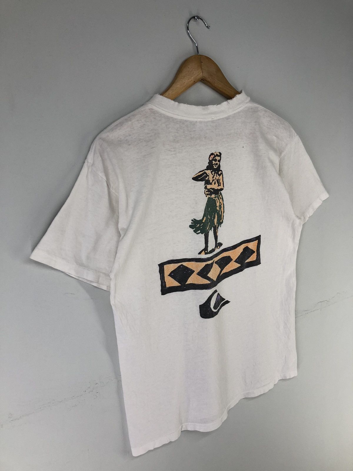 Quiksilver Vintage Quiksilver Center Logo Backhit Distressed Tshirt Size US M / EU 48-50 / 2 - 11 Thumbnail