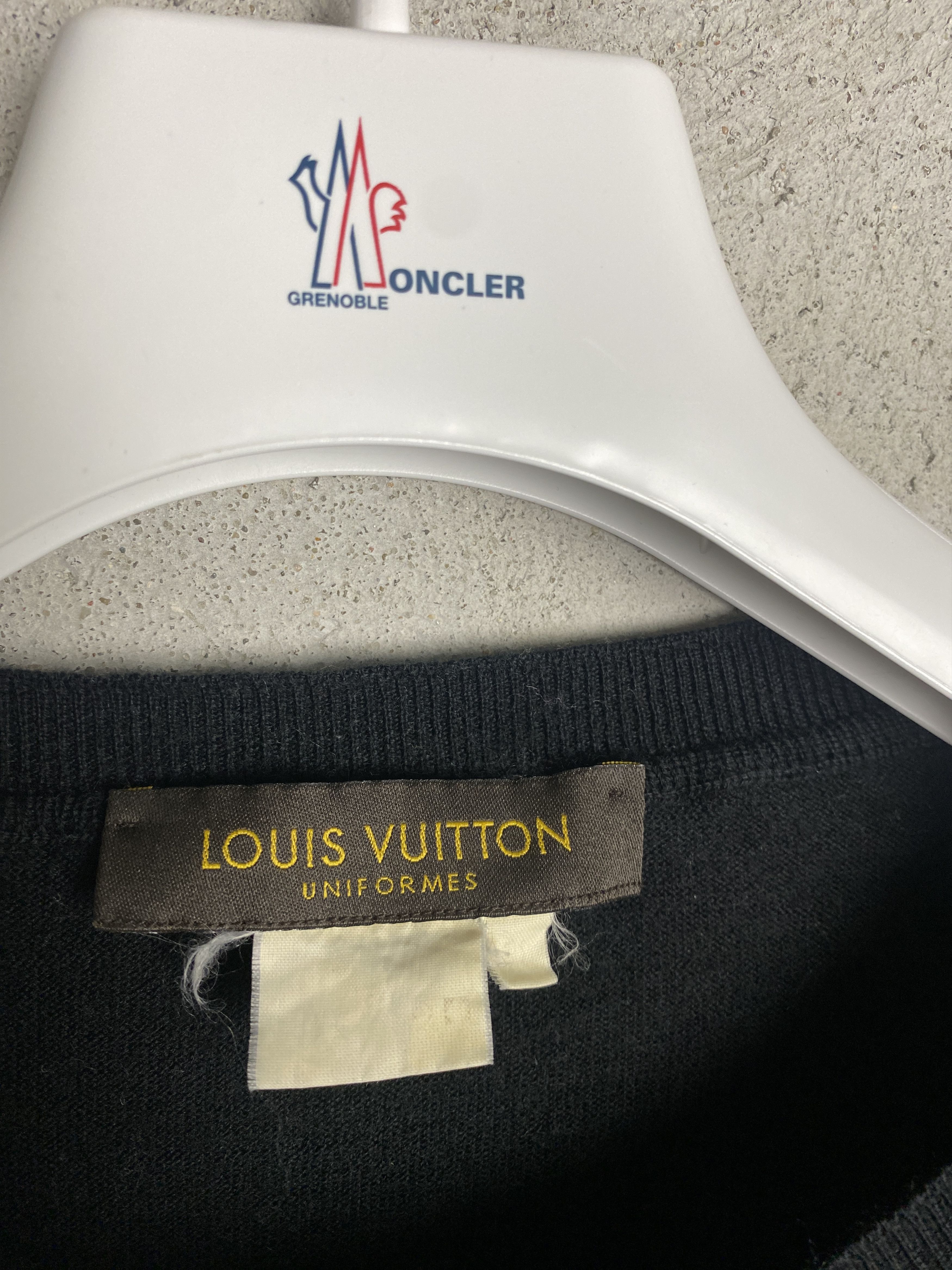 Louis Vuitton Louis Vuitton small logo sweater knitwear Size US S / EU 44-46 / 1 - 3 Thumbnail