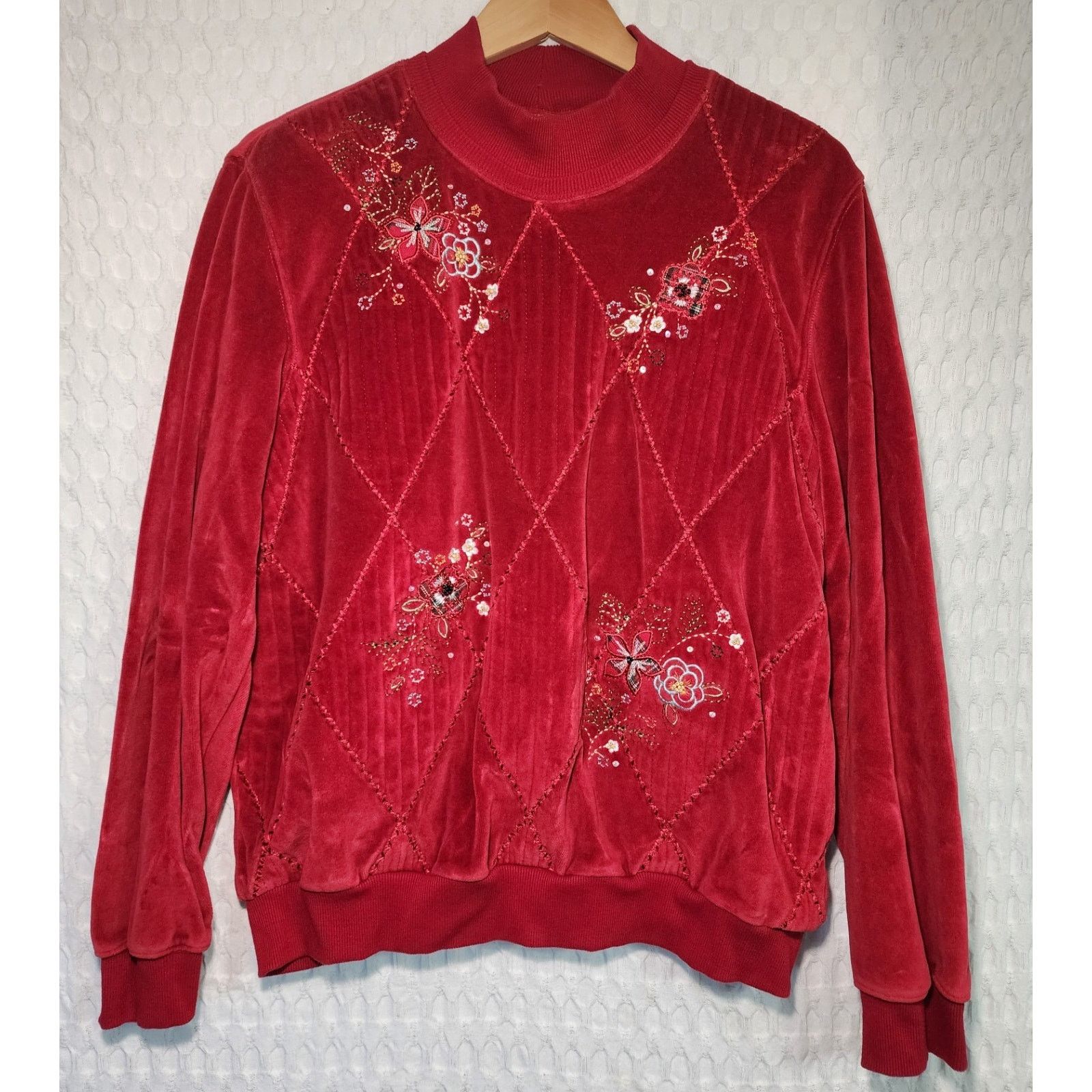Other Alfred Dunner Vintage Medium Red Velvet Sweatshirt Size M / US 6-8 / IT 42-44 - 1 Thumbnail