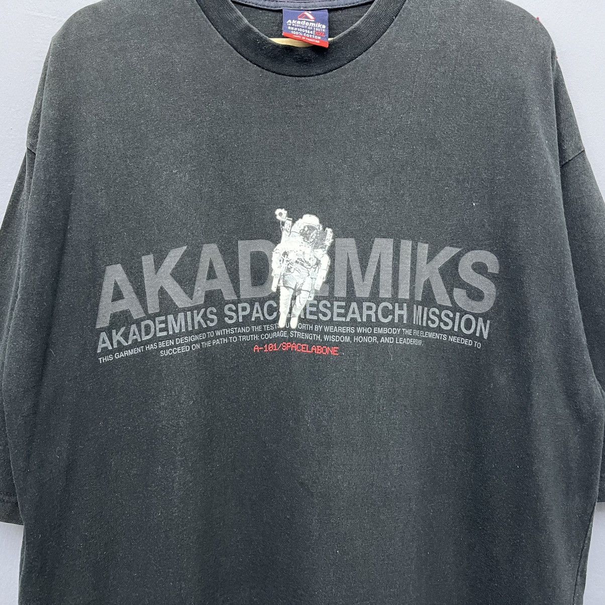 Akademiks Akademiks Astronaut T-Shirt Size US XL / EU 56 / 4 - 5 Thumbnail