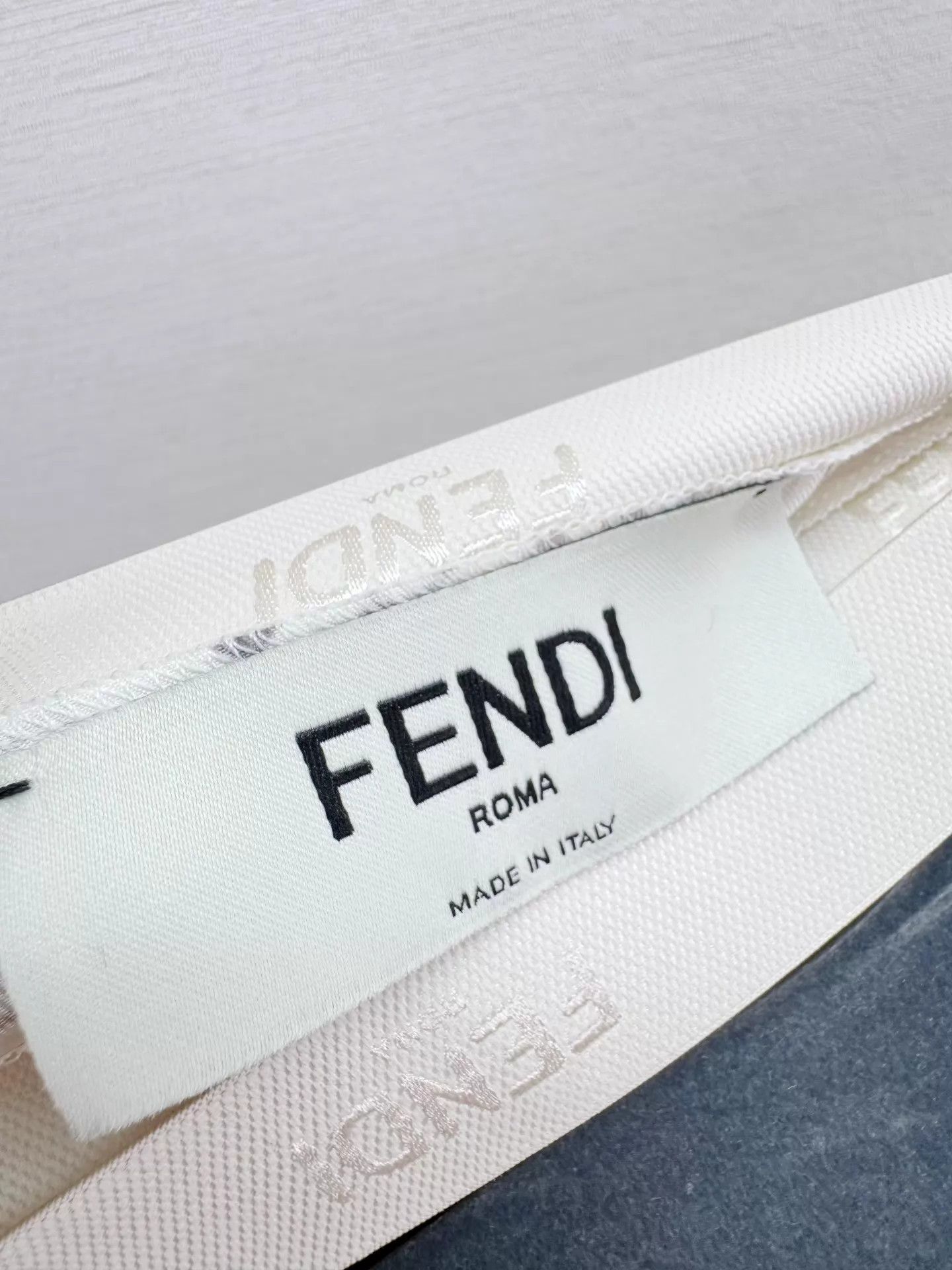 Fendi Fendi All Over Print Silk Midi Skirt Women's 36 Almost New Size 25" / US 0 / IT 36 - 4 Thumbnail