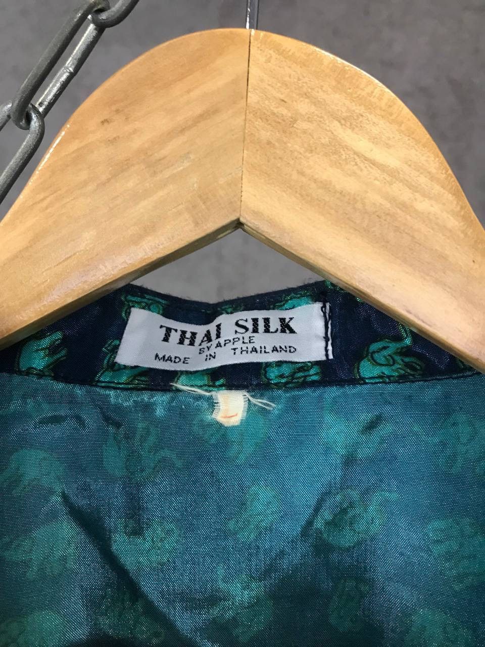 Vintage Thai Silk elephant monogram vintage crazy Hawaiian shirt Size US XL / EU 56 / 4 - 5 Thumbnail