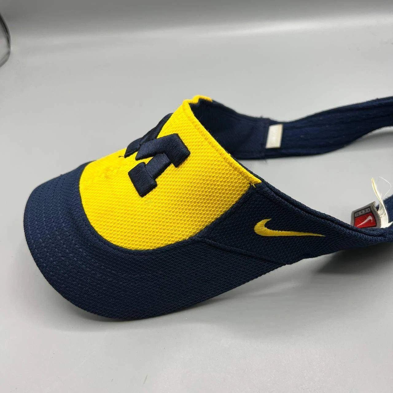 Nike Michigan Wolverines Visor Dri-Fit Hat M Embroidered Fitted Size ONE SIZE - 3 Thumbnail