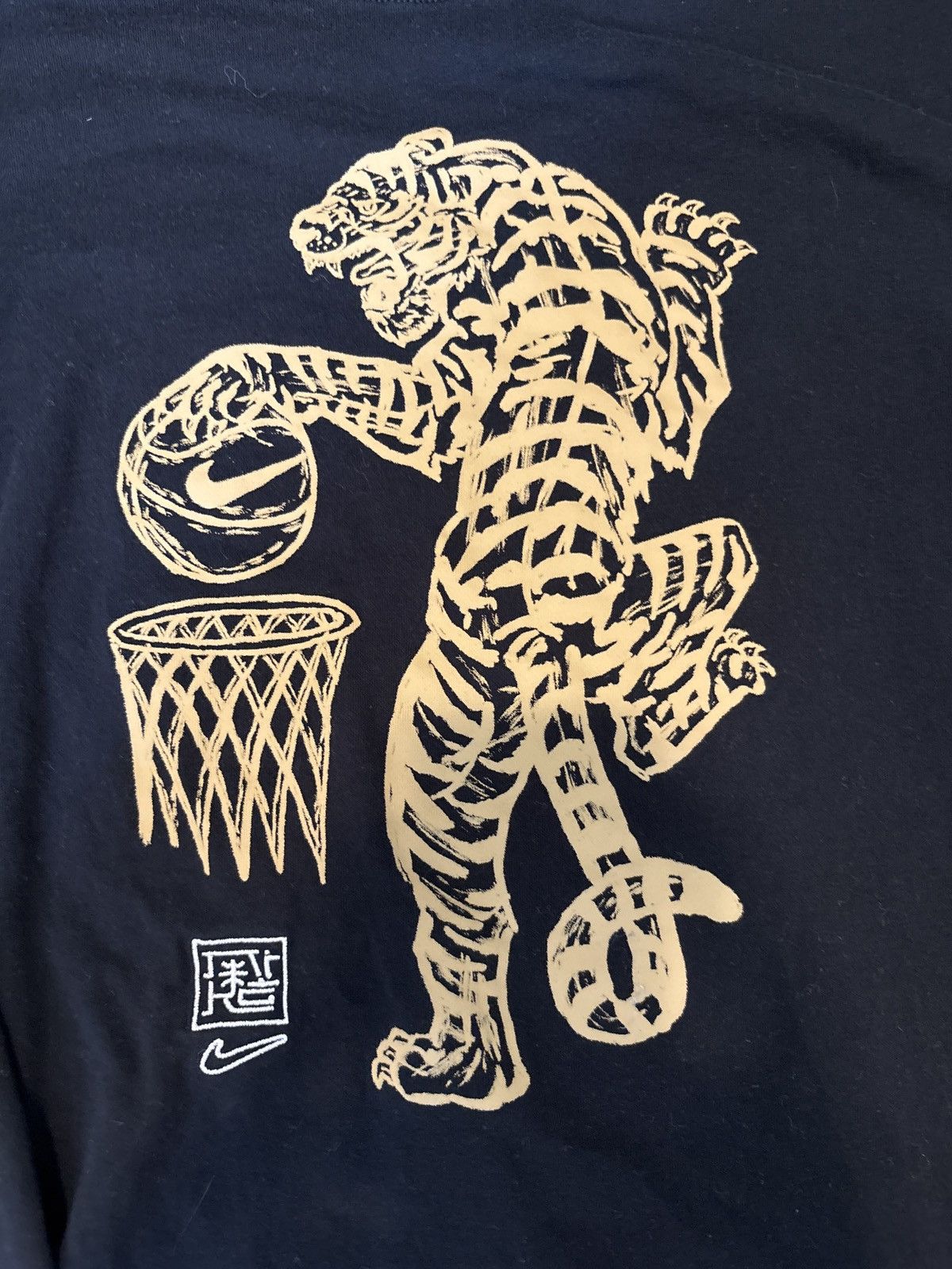 Nike Nike “Dunkin’ Master” Long Sleeve Tee Size US L / EU 52-54 / 3 - 1 Thumbnail