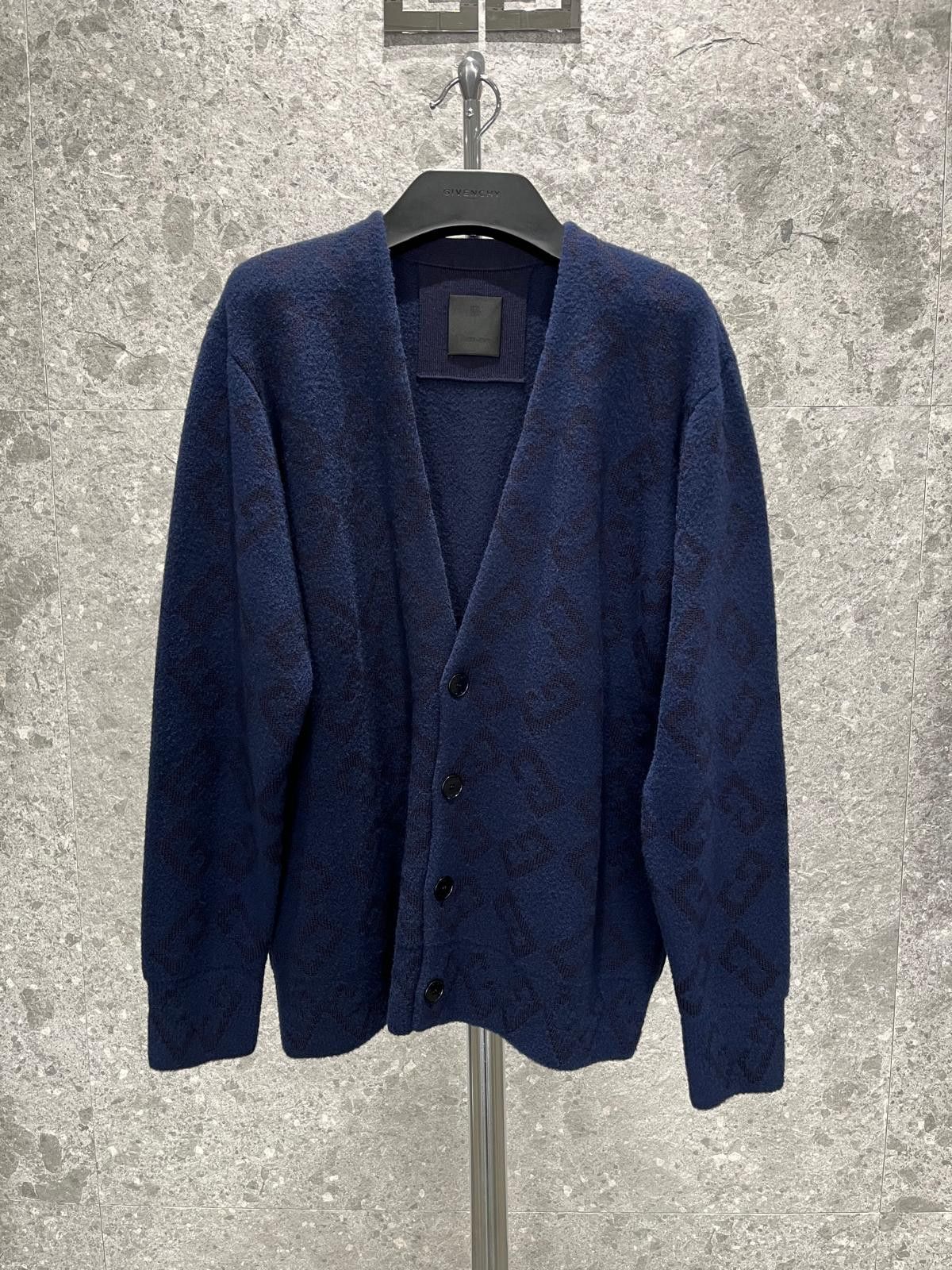 Givenchy oc11z0725 Cardigan Sweater in Dark Blue Size US M / EU 48-50 / 2 - 6 Thumbnail