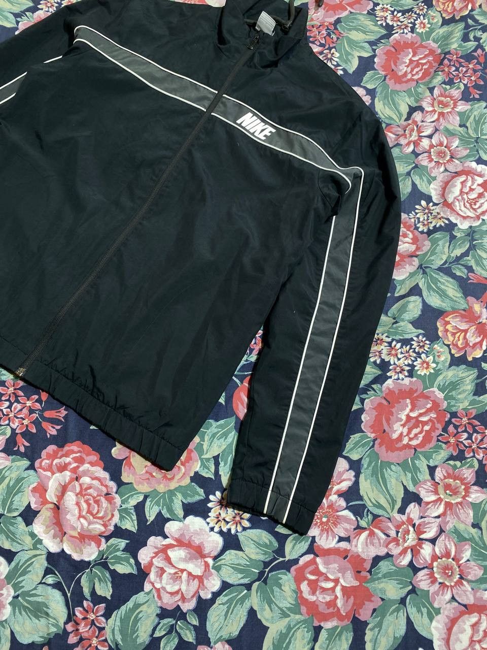 Nike Vintage Nike Light Jacket Logo 80s 90s Size US L / EU 52-54 / 3 - 18 Thumbnail