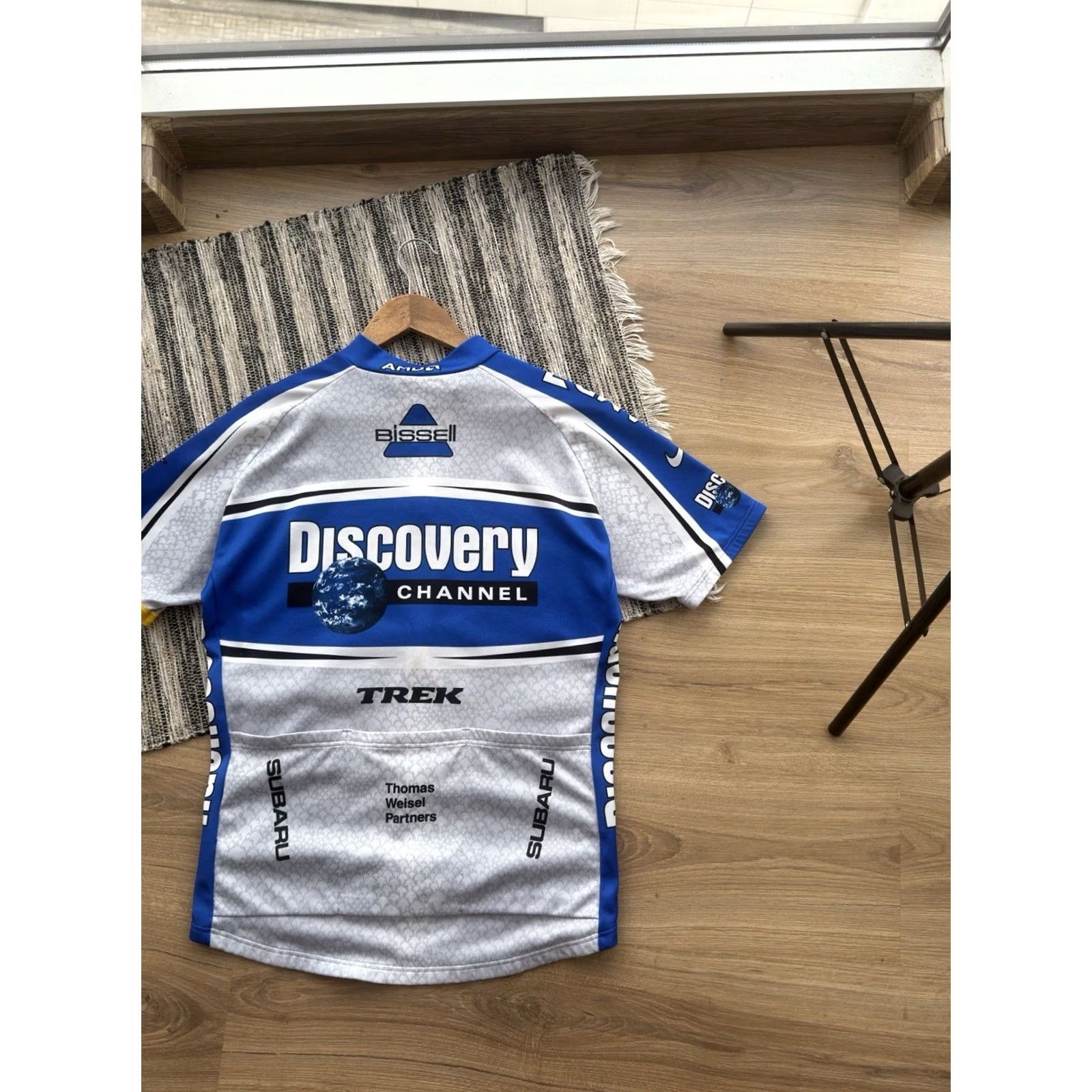 Nike VINTAGE Nike DISCOVERY CHANNEL TREK CYCLING TEAM JERSEY SHIRT L Nike Mens Blue 90s Cycling Jersey T-Shirt Short Sleeve Polyester Jersey Size US L / EU 52-54 / 3 - 6 Thumbnail