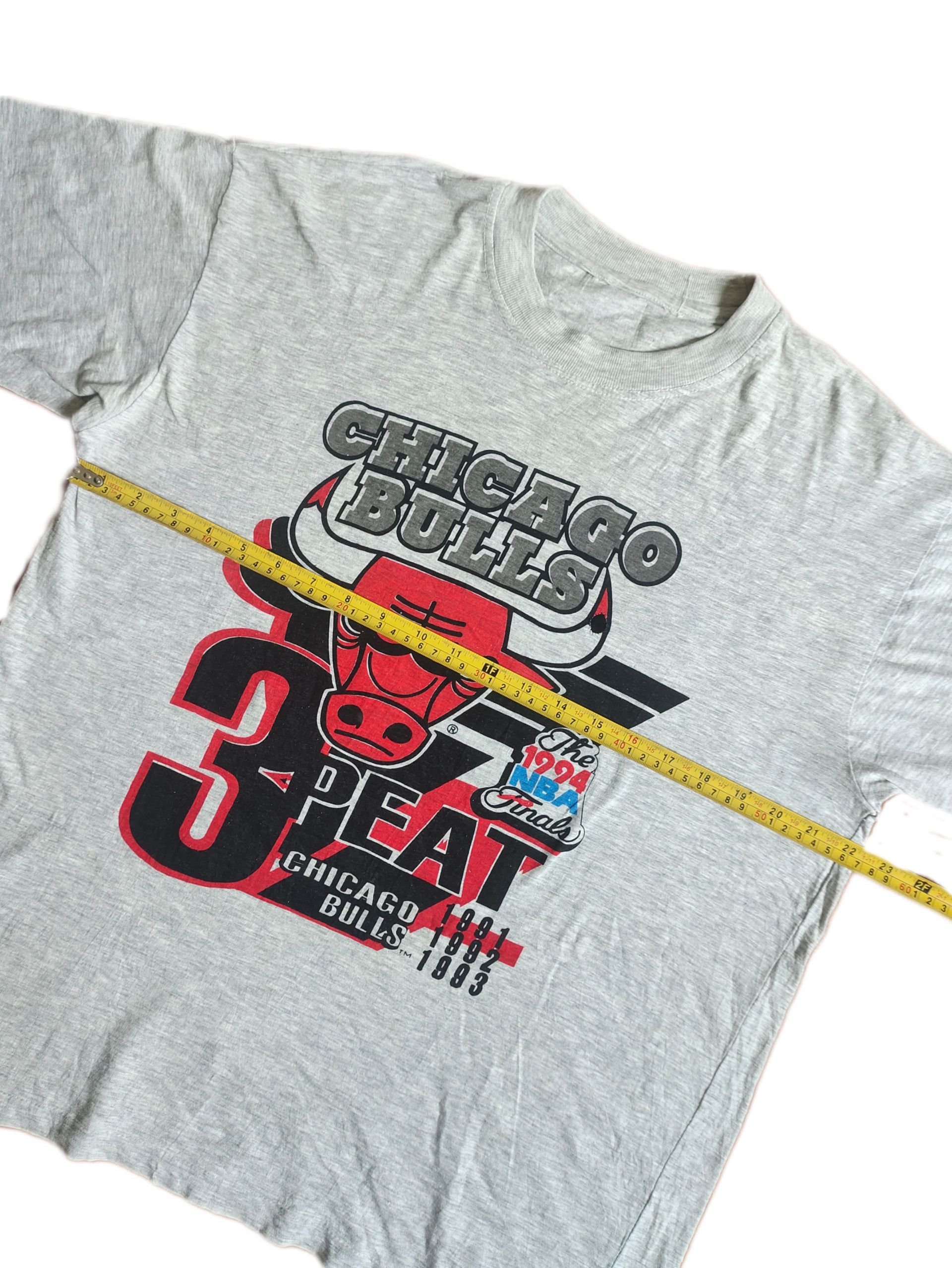 Vintage Vintage Chicago Bulls "The 1994 NBA Finals" T-shirt Size US XL / EU 56 / 4 - 8 Thumbnail