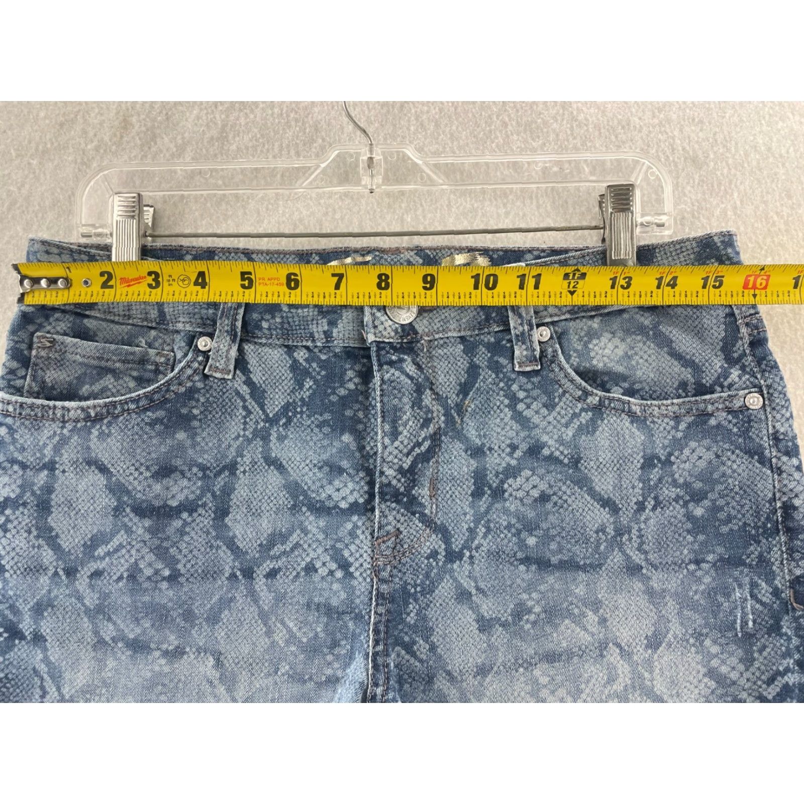 7 For All Mankind Seven for All Mankind Cut Off Jean Shorts Womens 8 Blue Snakeskin Print Casual Bohemian Size 30" / US 8 / IT 44 - 7 Thumbnail