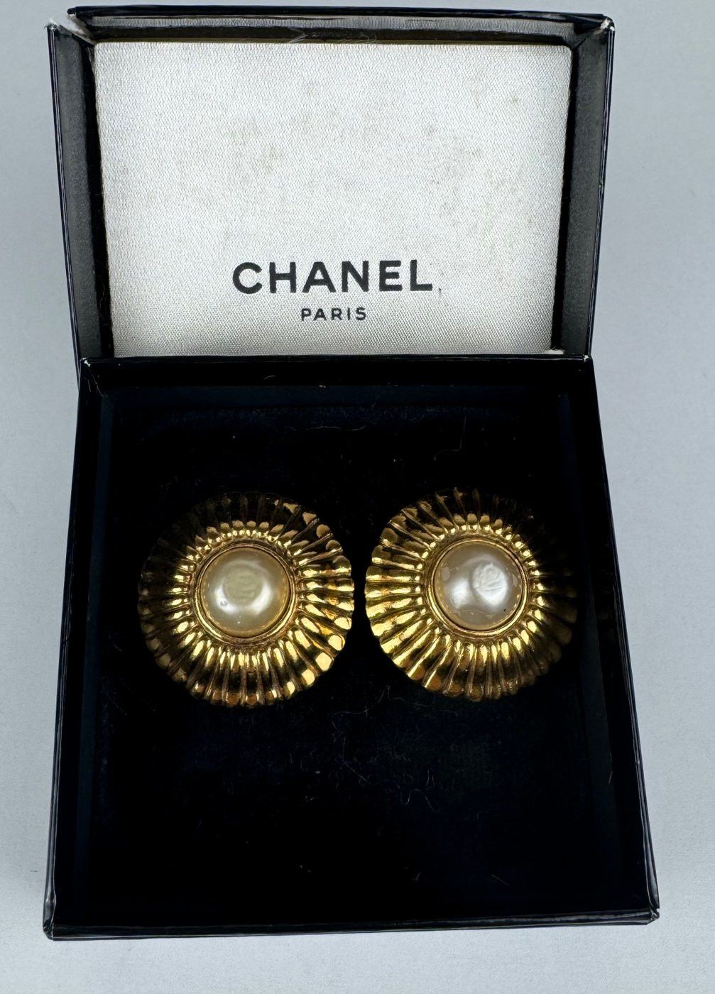Chanel Chanel Faux Pearl with Gold Plating Sunburst Sides Clip-on Size ONE SIZE - 1 Thumbnail