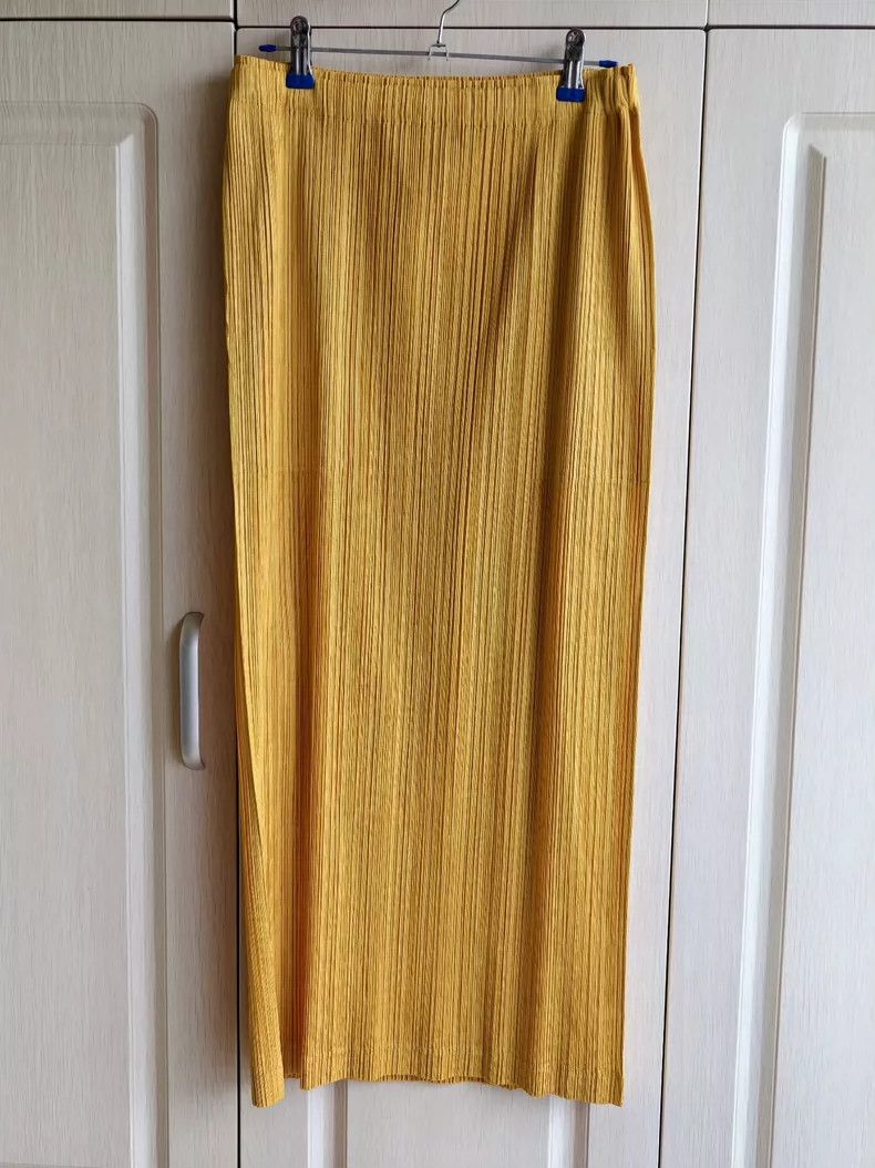 Issey Miyake Issey Miyake size:5 Ginger yellow pleated skirt Size 22" - 1 Thumbnail