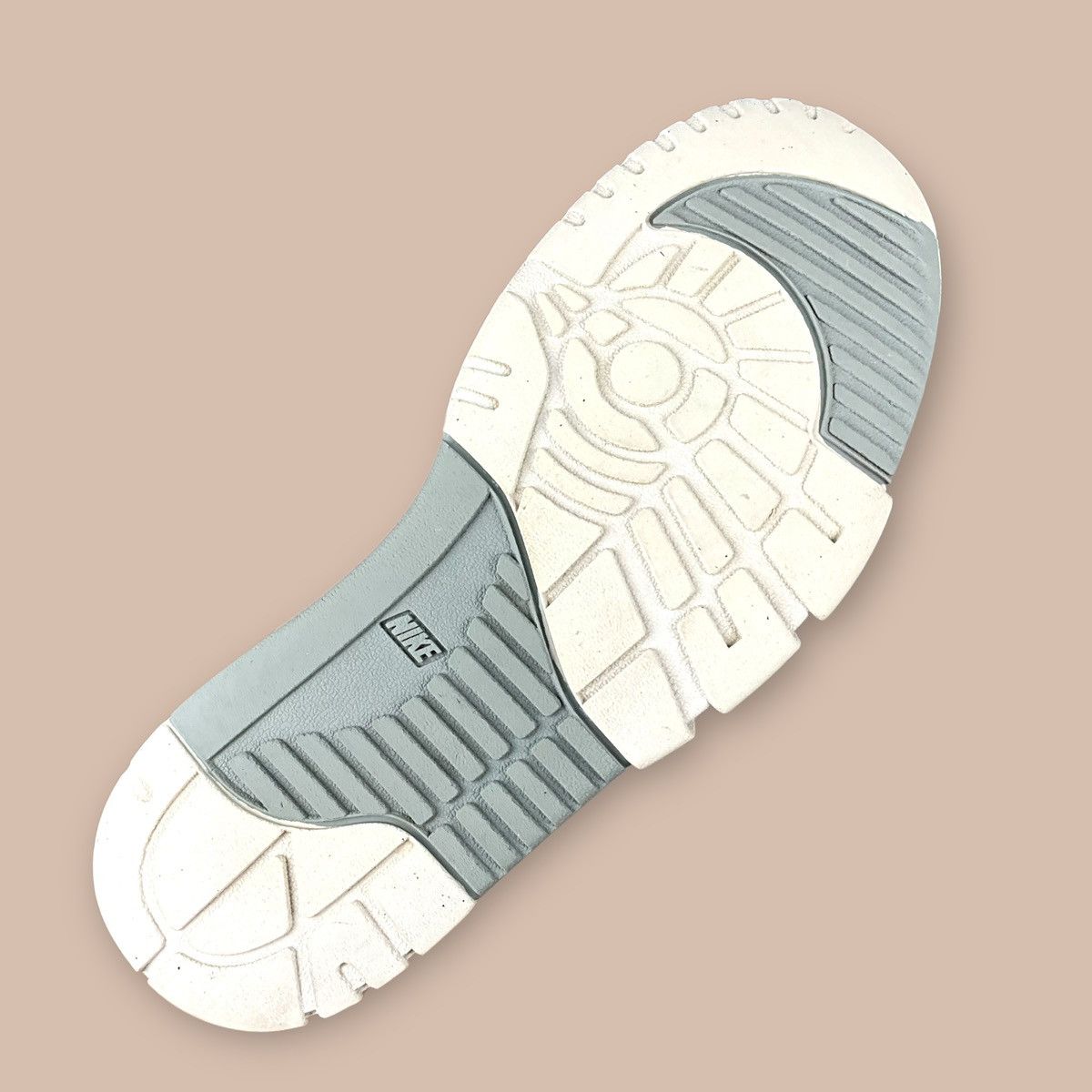 Nike Nike Air Cross Trainer Low Size US 7 / EU 40 - 15 Thumbnail