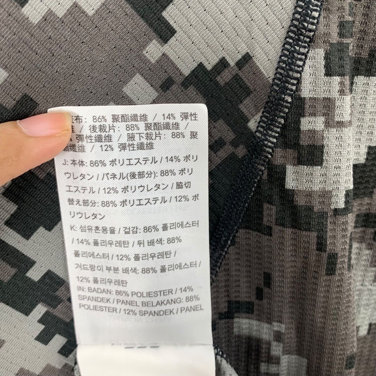 Nike NIKE PRO HYPERCOOL Collection Digital Camo Tee Shirt Top Size US L / EU 52-54 / 3 - 9 Thumbnail