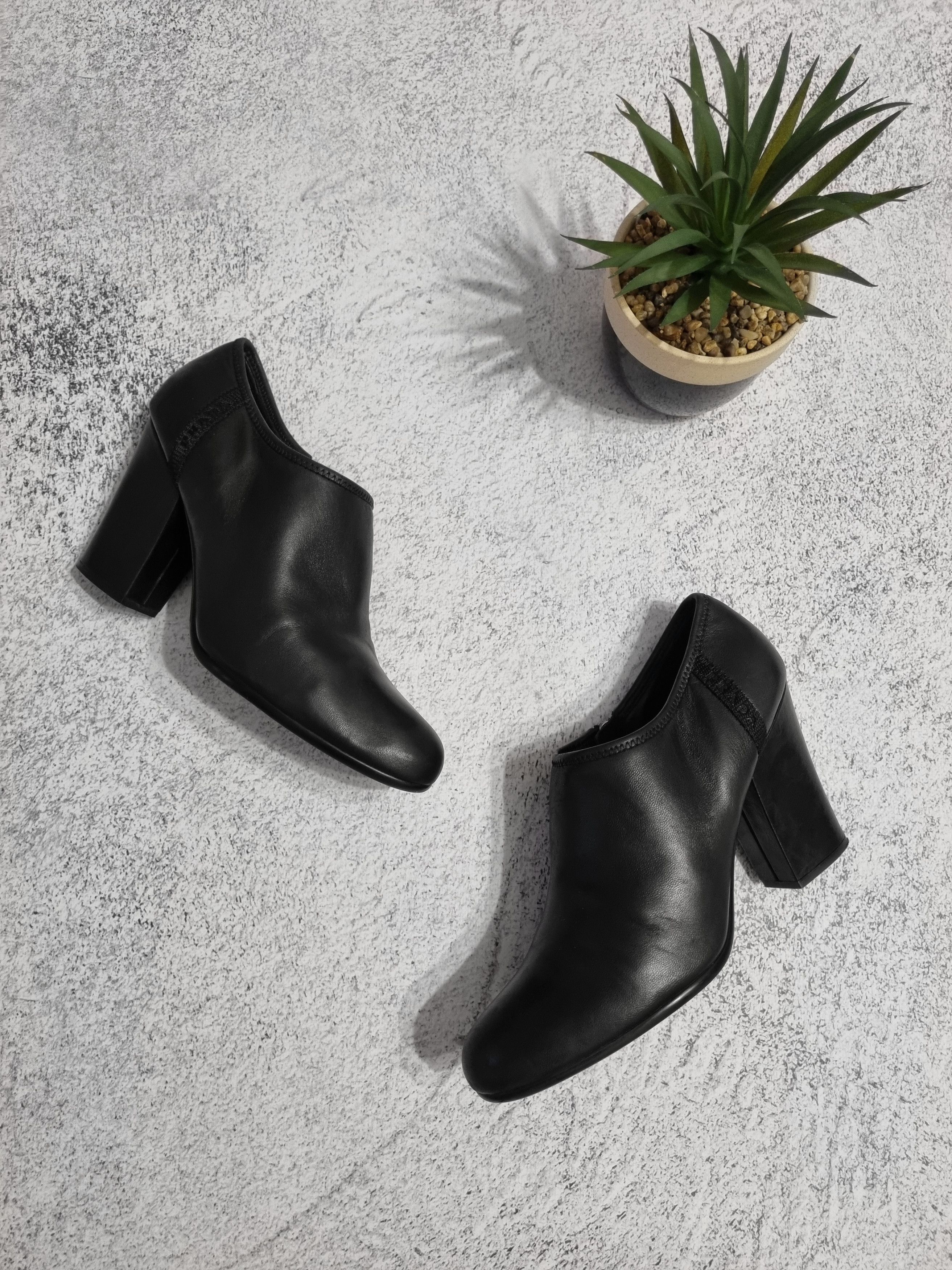 Vintage Prada Leather Zip-Up Heeled Ankle Boots Shoes