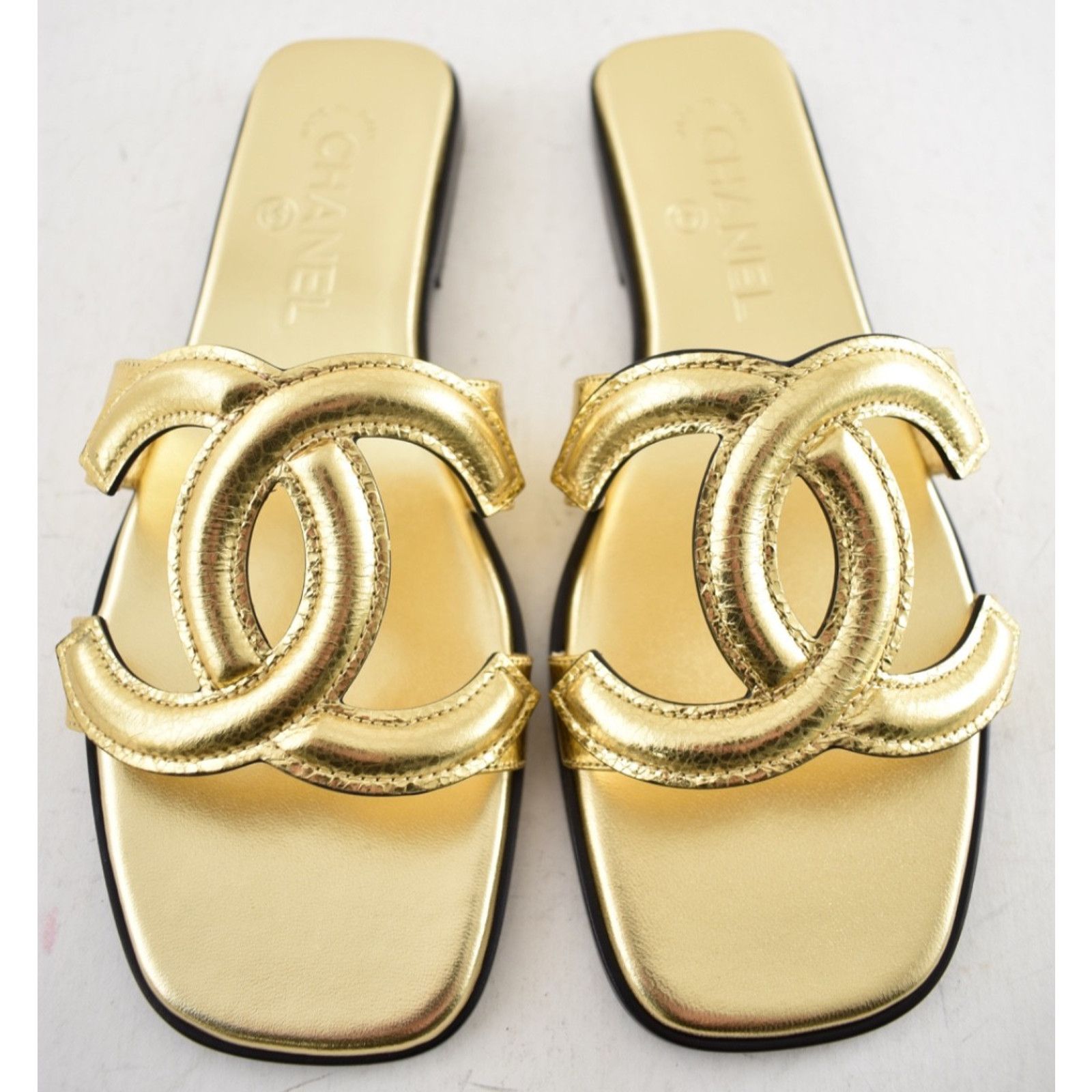 Chanel Chanel Golden Cracked Leather XL CC Mules Sandals 37 Size US 6 / IT 36 - 7 Thumbnail