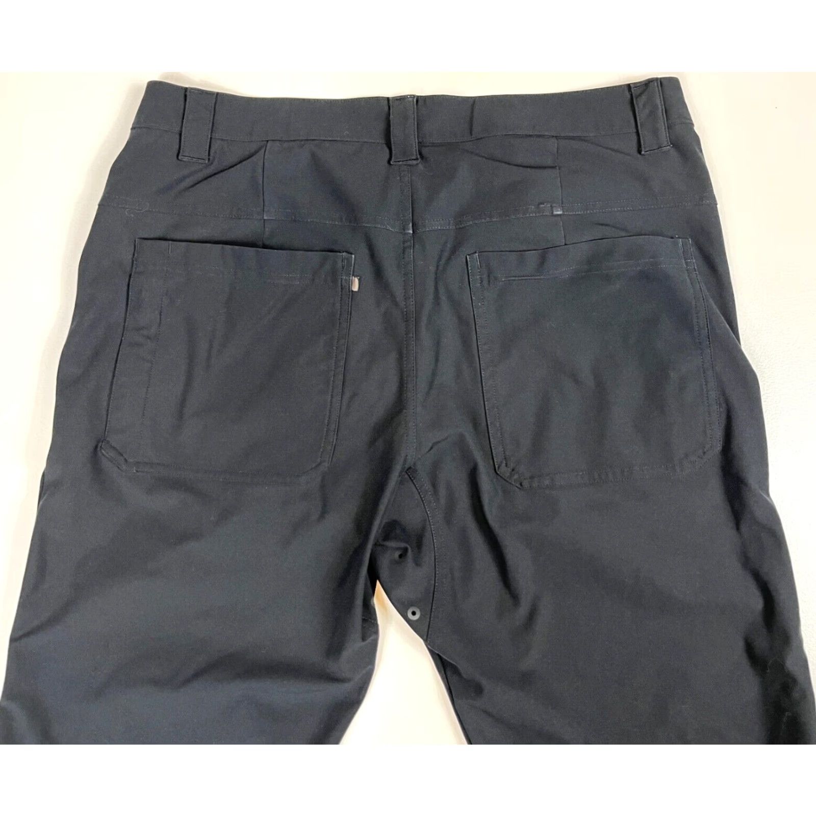 Lululemon Lululemon Men’s Chino Pants Black 34x33 Flat Front Straight Leg Belt Loops Pockets Vented 33 Inseam Regular Fit Size Type: Regular Pants Size US 34 / EU 50 - 4 Thumbnail
