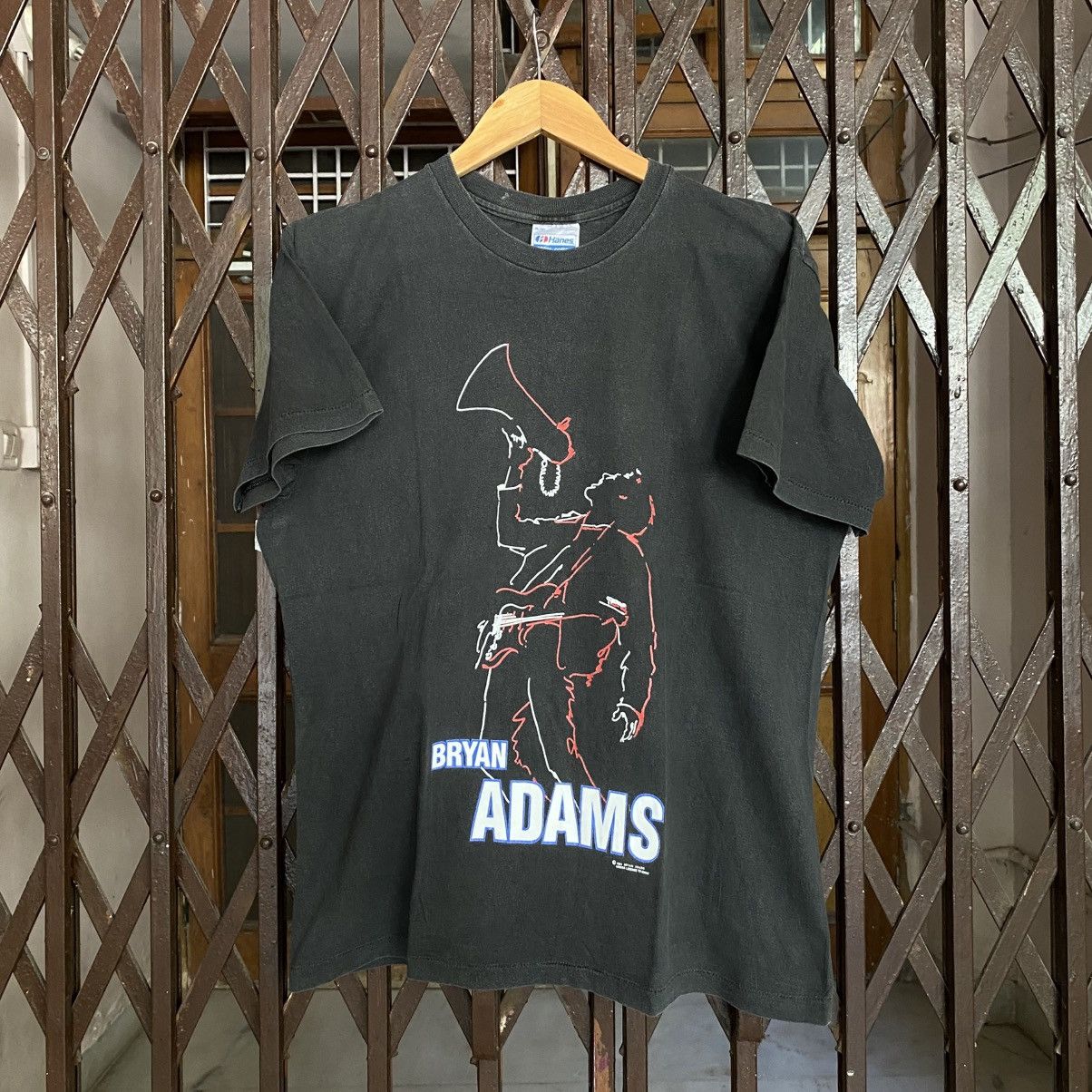 Band Tees Vintage 1992 Bryan Adams "Waking Up the World" tour t-shirt Size US L / EU 52-54 / 3 - 1 Thumbnail