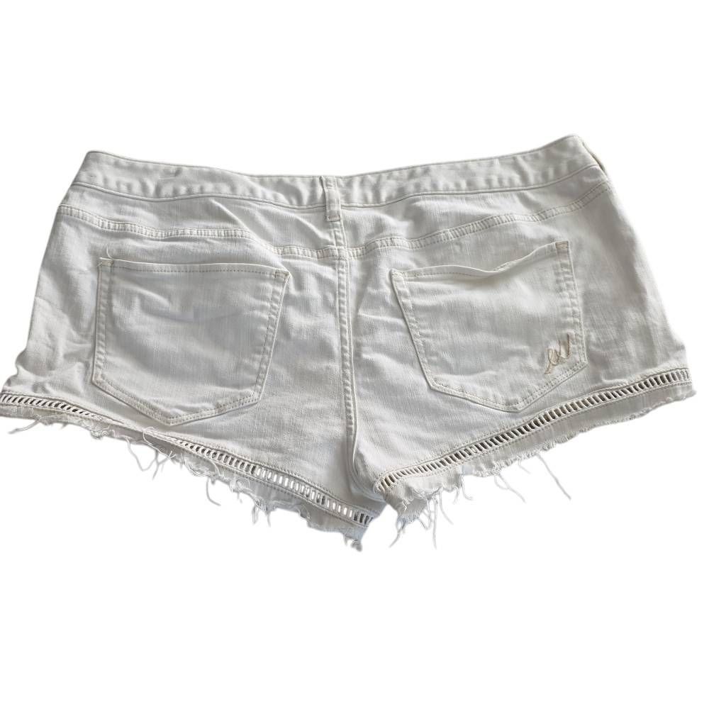 Express Express Jeans Women's Size 14 White Denim Cutoff Shorts Size 36" / US 14 / IT 50 - 2 Thumbnail