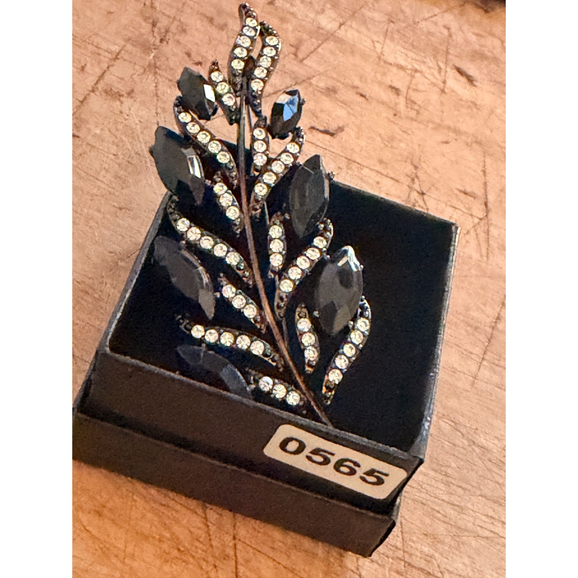 Other Vintage Leaf Brooch Blackl Rhinestone Statement Pin brooch Size ONE SIZE - 2 Thumbnail