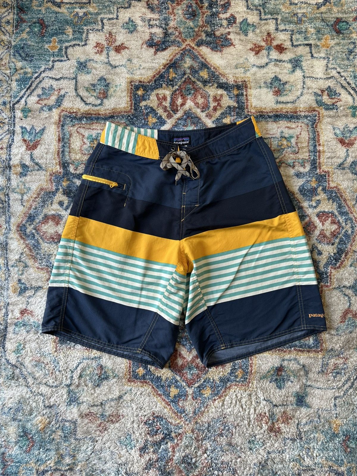 Patagonia Patagonia Colour Blocked Board Shorts Size 29 Size US 28 / EU 44 - 1 Thumbnail
