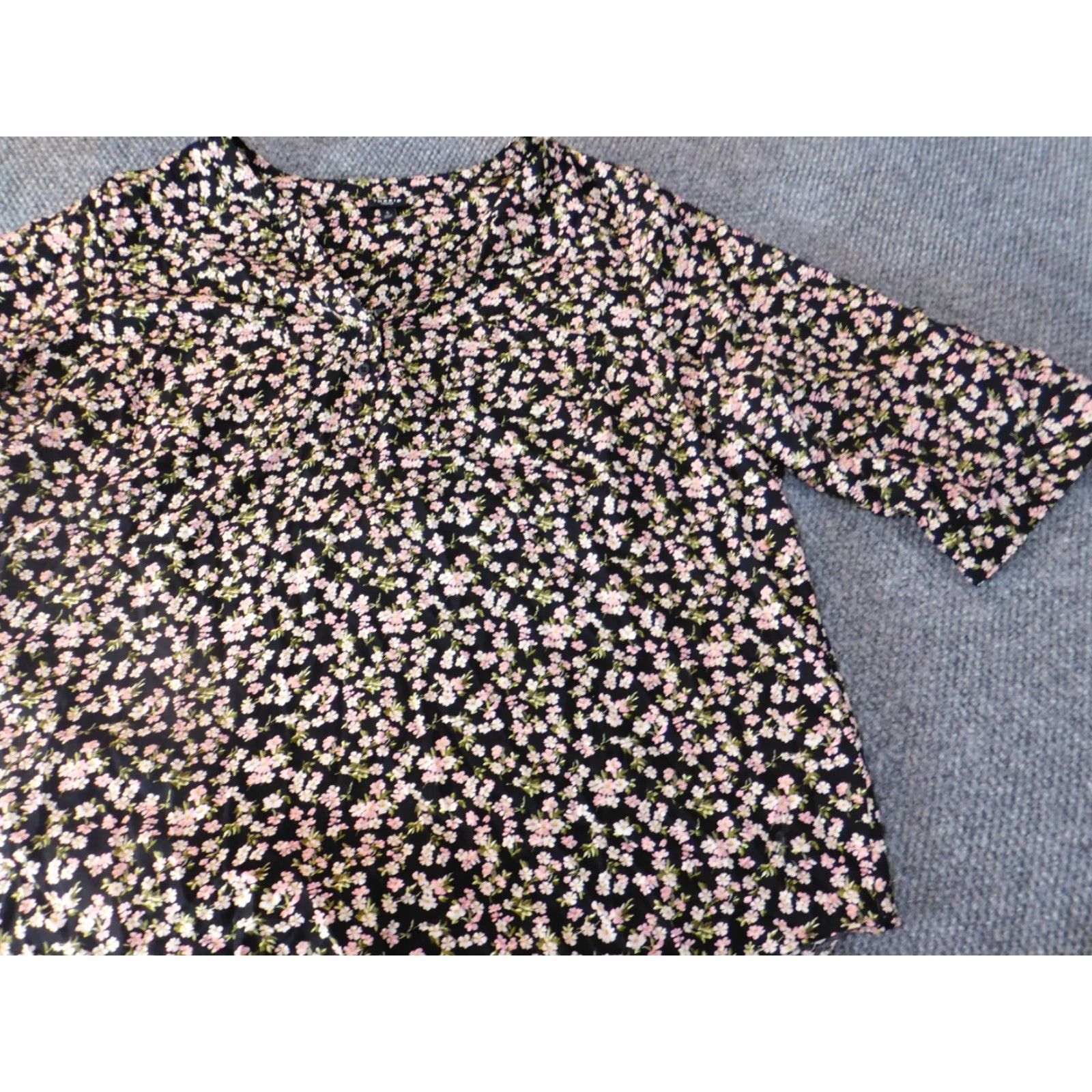 Torrid Torrid Blouse 5X Womens Black Floral V-Neck Pullover Short Sleeve Top Casual Plus Size Polyester Rayon Button Cute Size XXL / US 16-18 / IT 52-54 - 5 Thumbnail