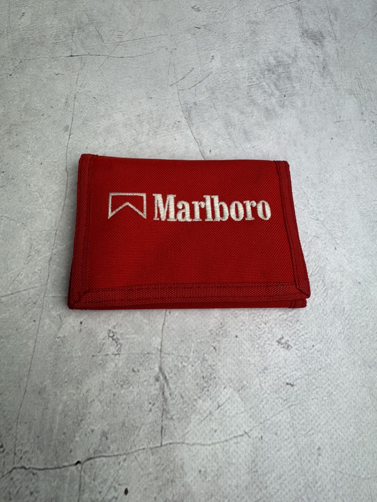 Marlboro × Vintage 90s Marlboro Red Wallet Vintage Size ONE SIZE - 2 Thumbnail