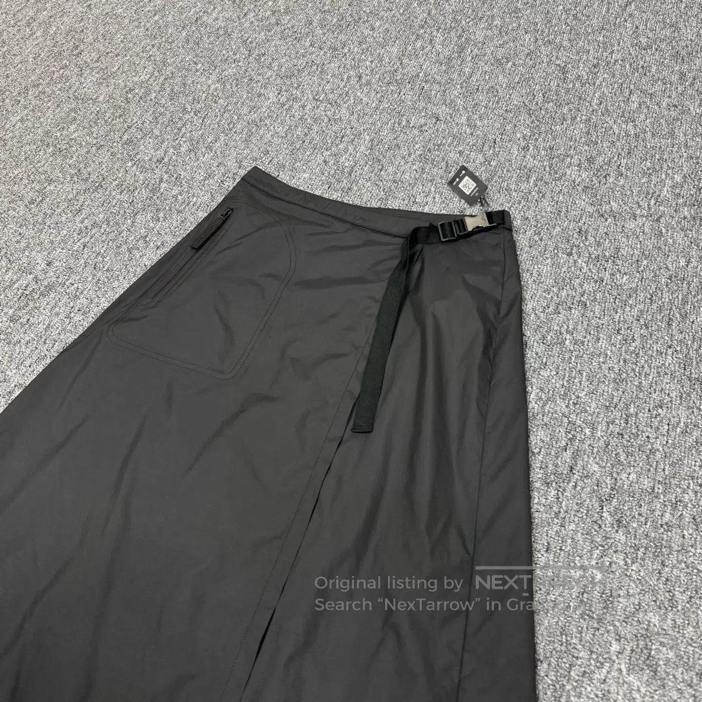 Dior Dior size 36 Waist-tightening buckle; pleated skirt| Size 28" / US 6 / IT 42 - 3 Thumbnail