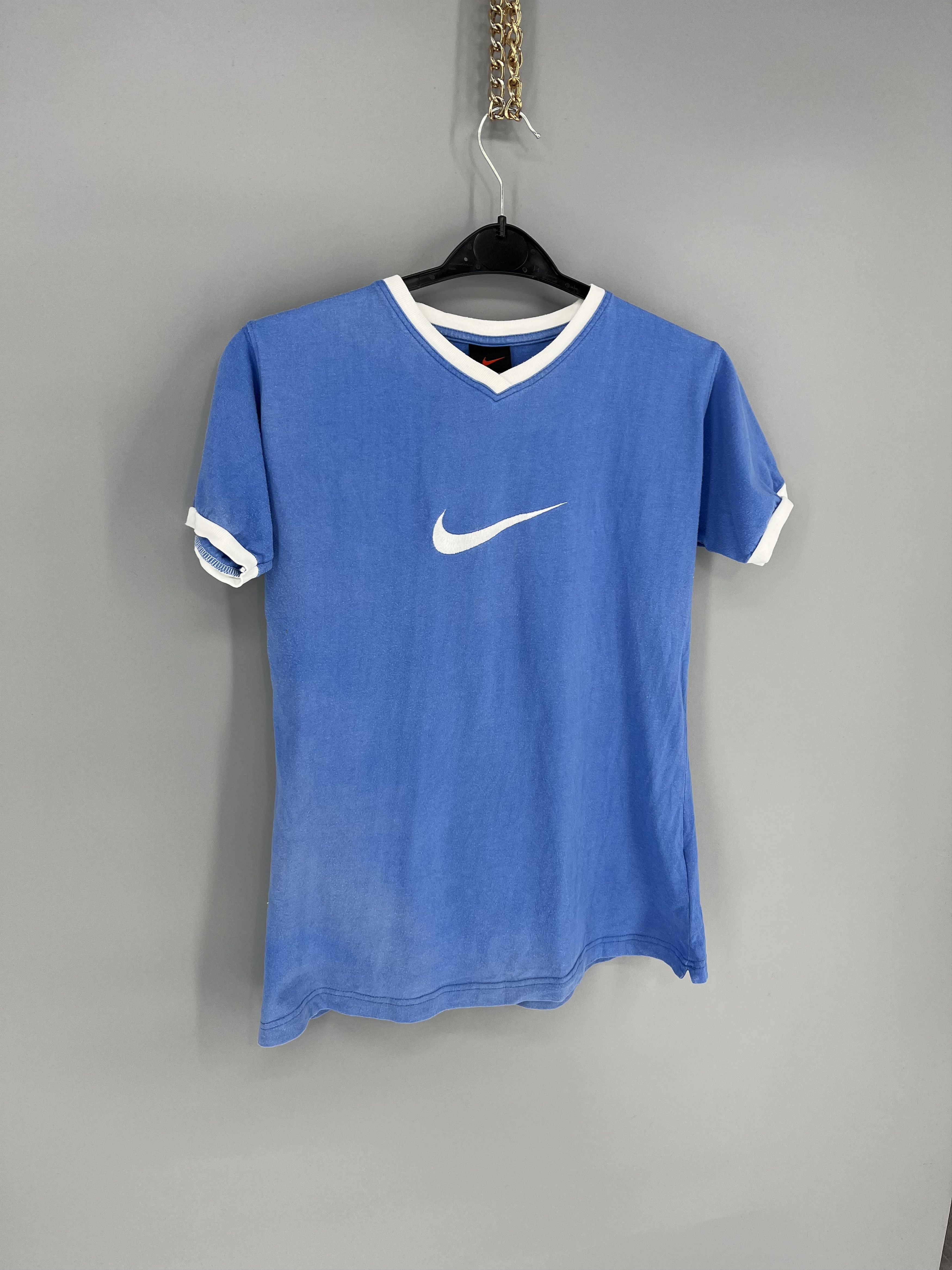 Nike Vintage 90s Nike Big Logo Faded T-shirt Streetwear Style Size S / US 4 / IT 40 - 2 Thumbnail