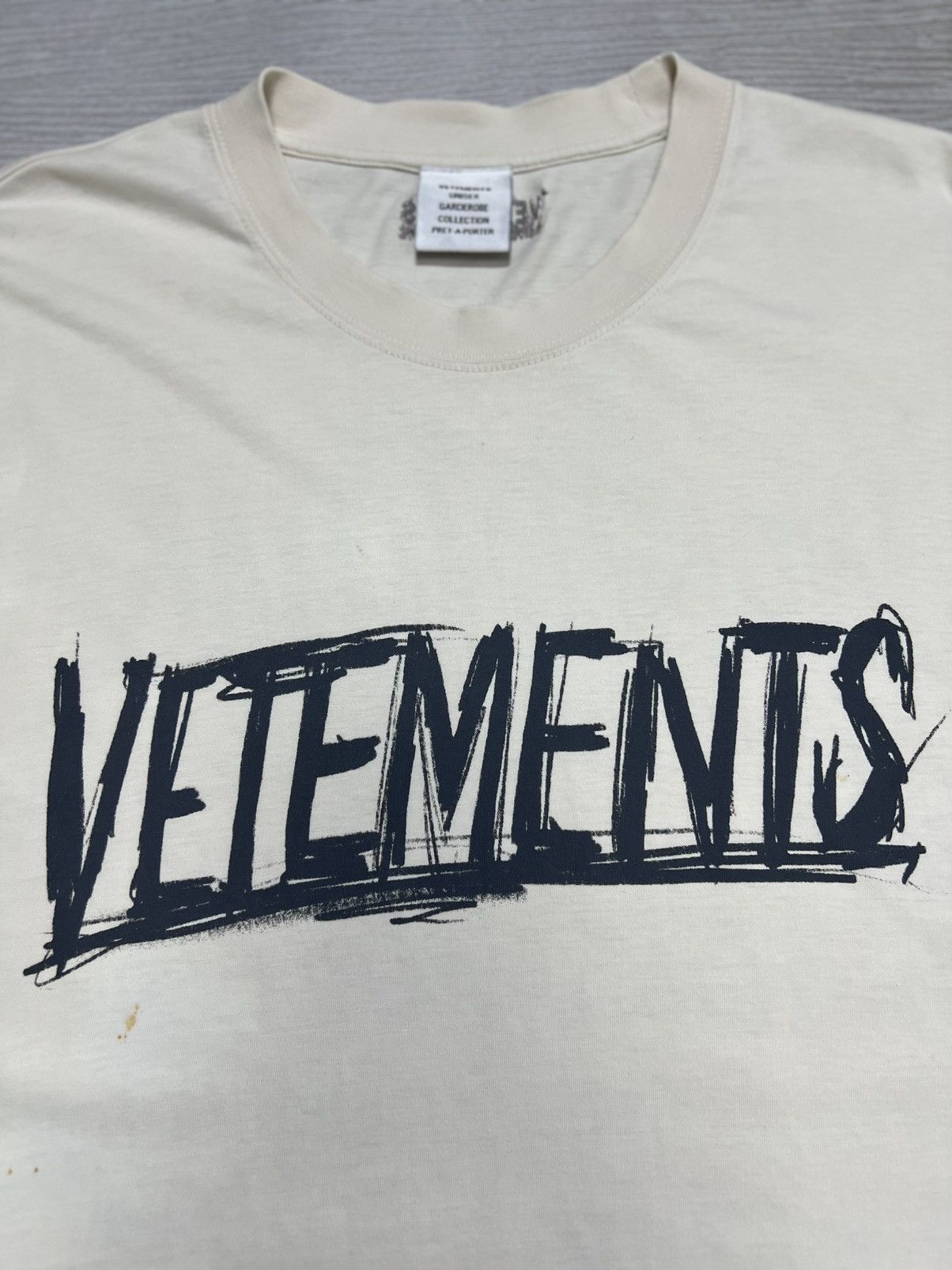 Vetements Vetements - World Tour Logo Oversized T-Shirt Size US XS / EU 42 / 0 - 3 Thumbnail