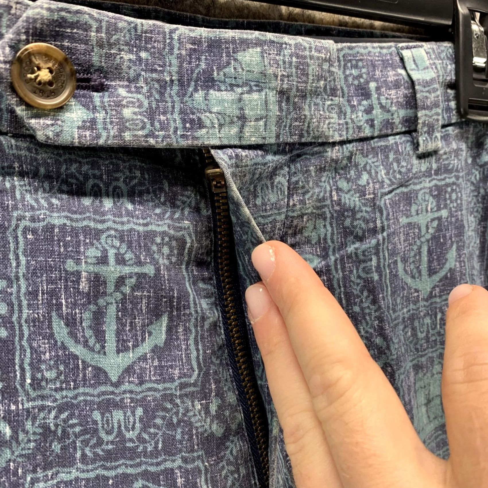 Brooks Brothers Keywords: Uses "Brooks Brothers Shorts Men 34 Blue Bermuda Reyn Spooner Boat Sail Anchor" as the primary keyword Size US 34 / EU 50 - 4 Thumbnail