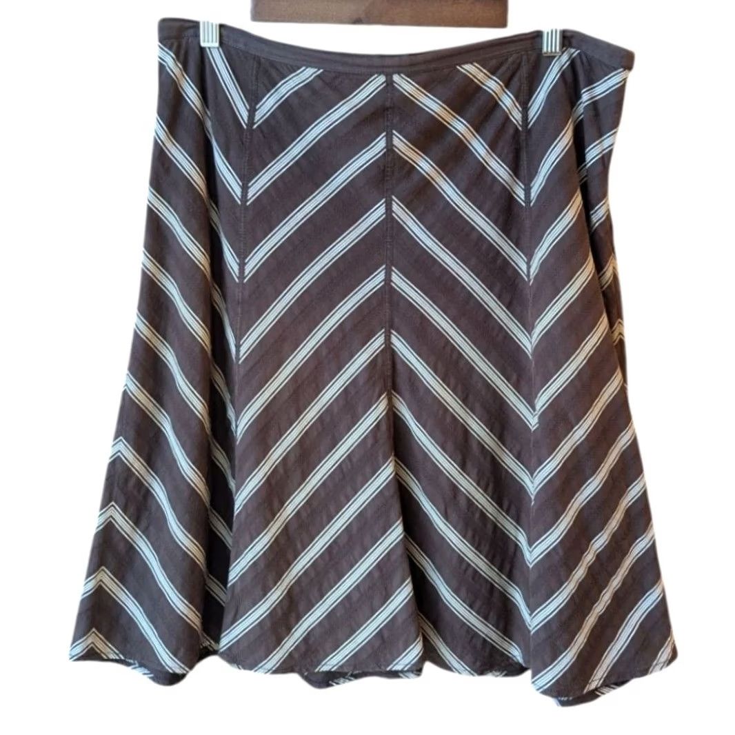 Ann Taylor VINTAGE? Ann Taylor Brown & White Chevron Pattern Aline Skirt Women Size 12 Office Casual Size 34" / US 12 / IT 48 - 2 Thumbnail