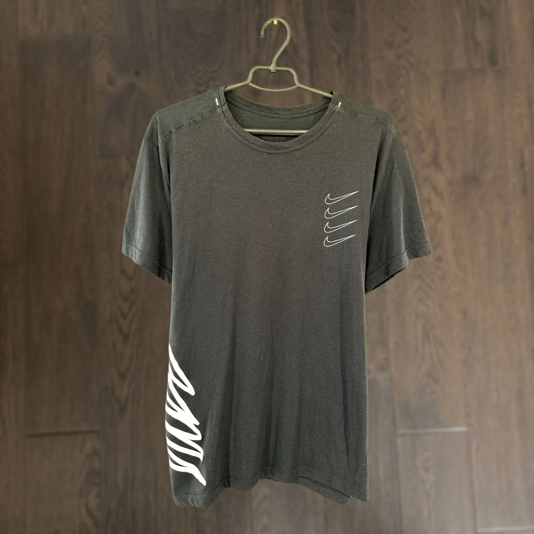 Nike NIKE T-SHIRT Casual Short Sleeve Mens XL Black Original Swoosh Jersey 2020 Size US XL / EU 56 / 4 - 1 Thumbnail