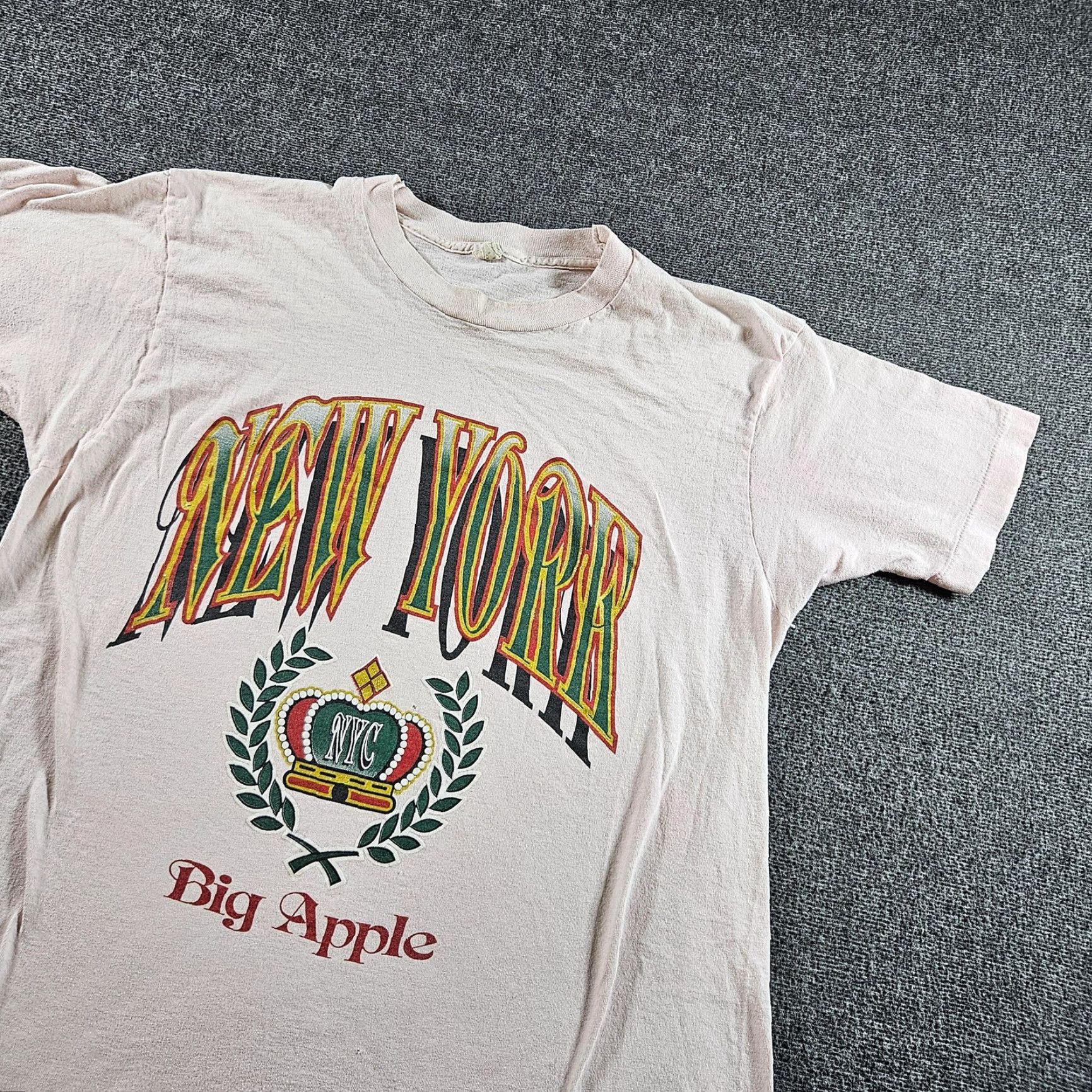 Jerzees VINTAGE New York Big Apple Shirt Mens Large Pink Jerzees NYC Souvenir 80s Size US L / EU 52-54 / 3 - 3 Thumbnail