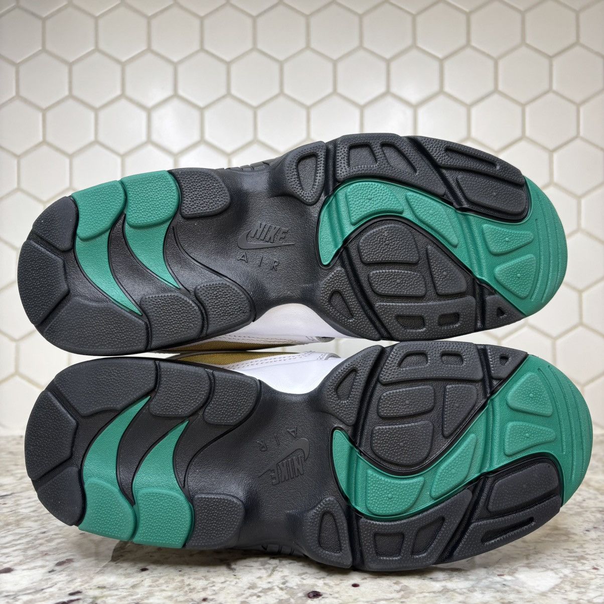 Nike Size 9-Nike Air Diamond Turf 2025 Emerald WORN ONCE WITH BOX Size US 9 / EU 42 - 12 Thumbnail