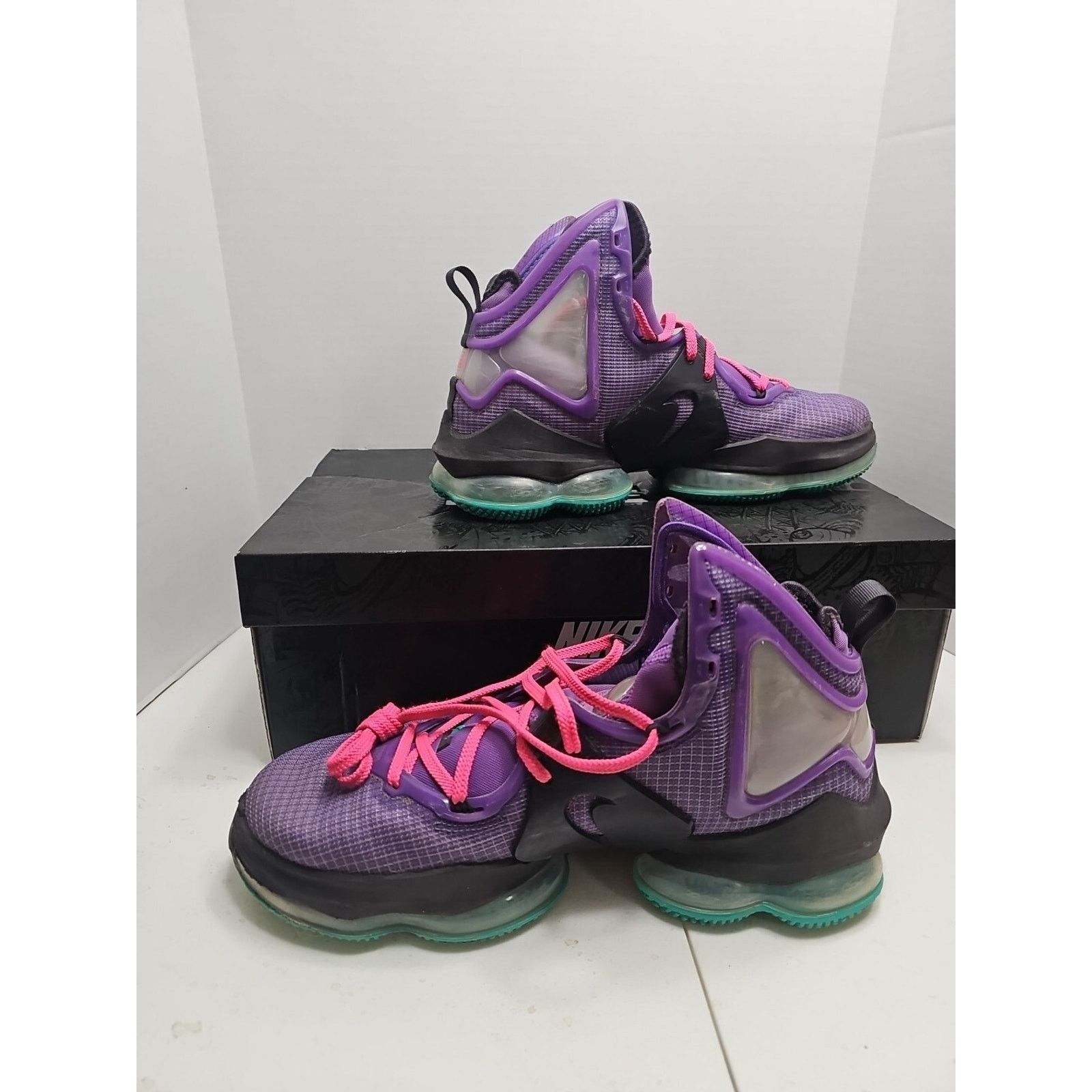 Nike Nike LeBron XIX Wild Berry/Hyper Pink Men's SIZE 10.5 W/ BOX Size US 10.5 / EU 43-44 - 5 Thumbnail