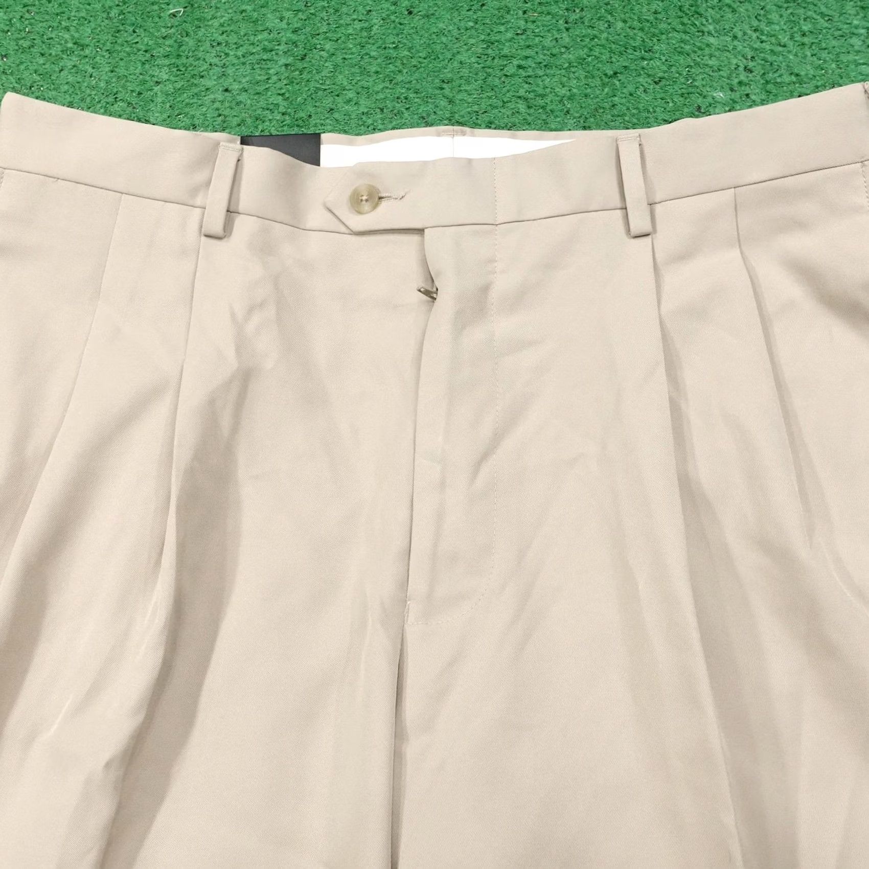 Jos. A. Bank Jos. A. Bank Shorts Mens 36 Beige Chino Wrinkle Resistant Pockets 10 Inseam Regular Travel Casual Size US 36 / EU 52 - 2 Thumbnail