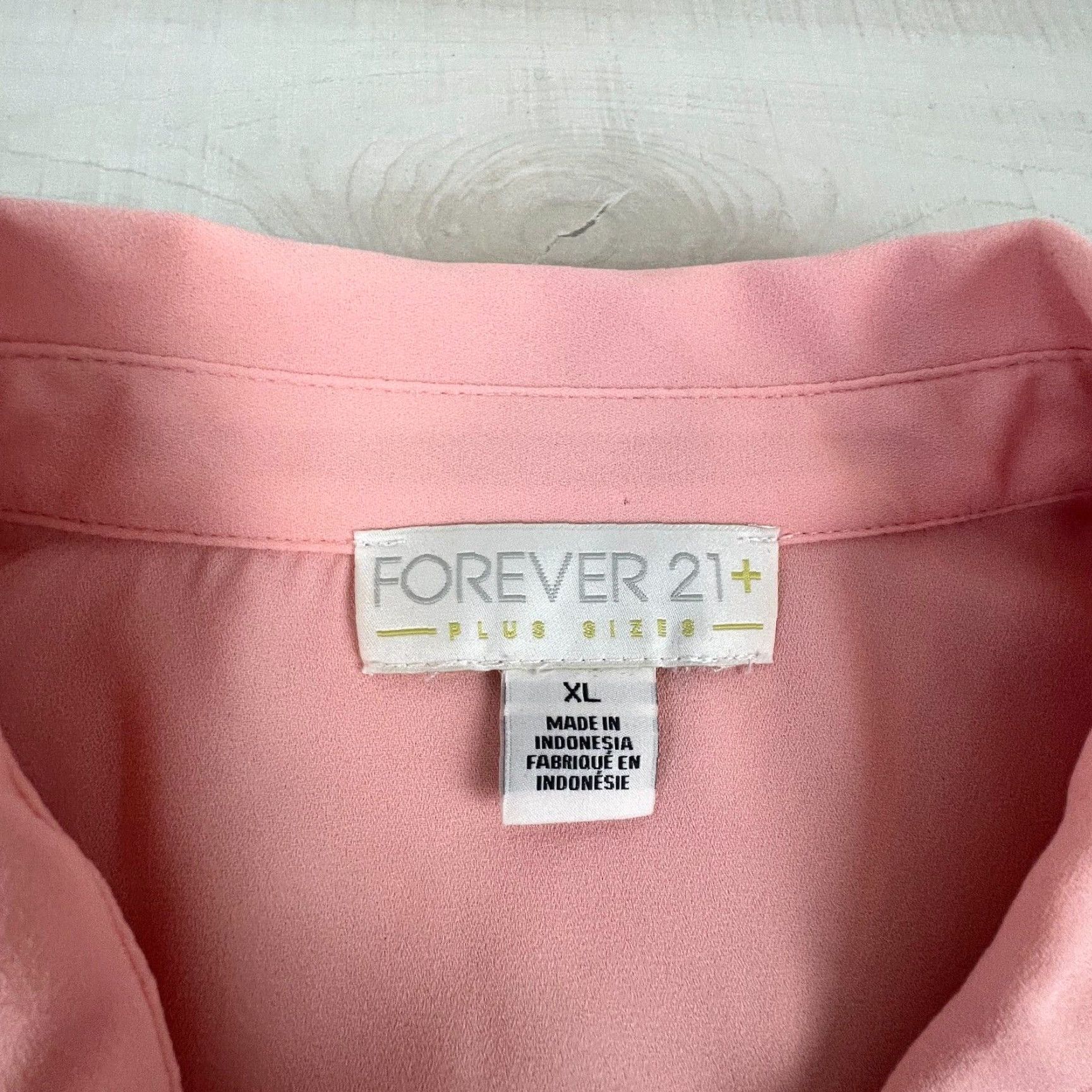Forever 21 Forever 21 Women's Pink Sleeveless Blouse Top XL Plus Size Open Back Shirt Button Up Size XL / US 12-14 / IT 48-50 - 3 Thumbnail