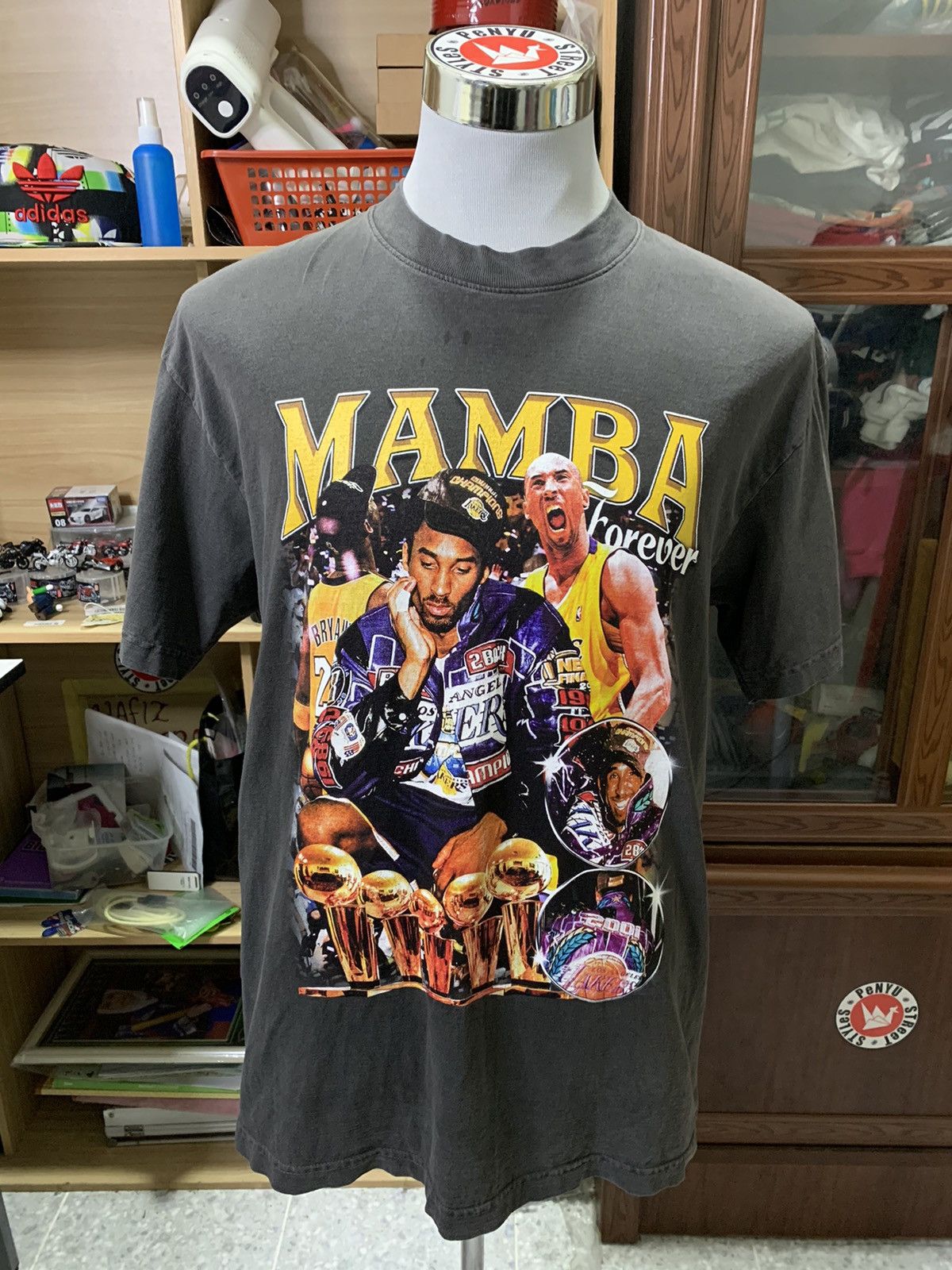 NBA Rare Los Angeles Lakers NBA Kobe Bryant #24 Memorial T Shirt Size US M / EU 48-50 / 2 - 1 Thumbnail