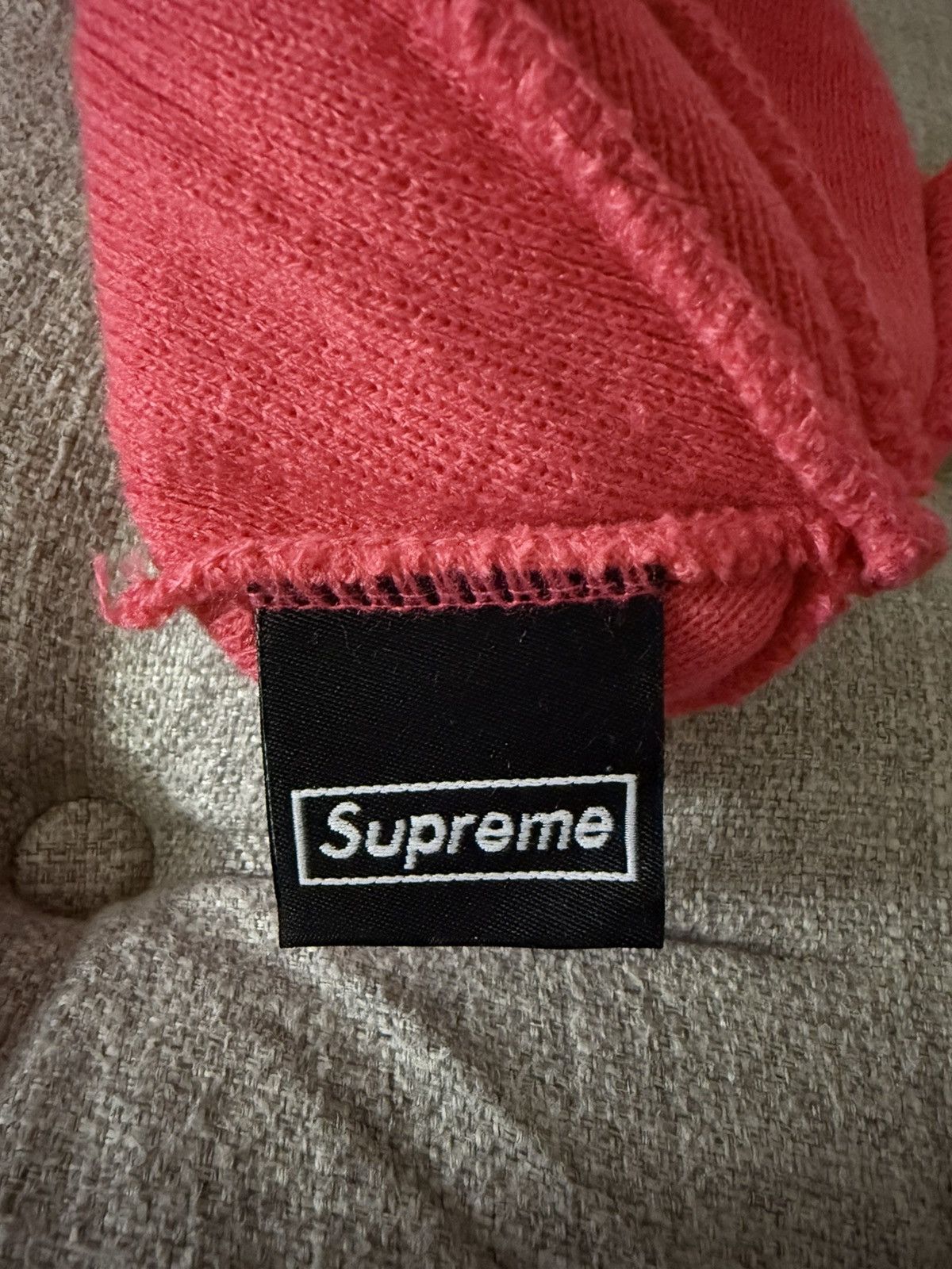 New Era × Supreme Magenta Supreme New Era Box Logo Beanie FW17 Size ONE SIZE - 3 Thumbnail